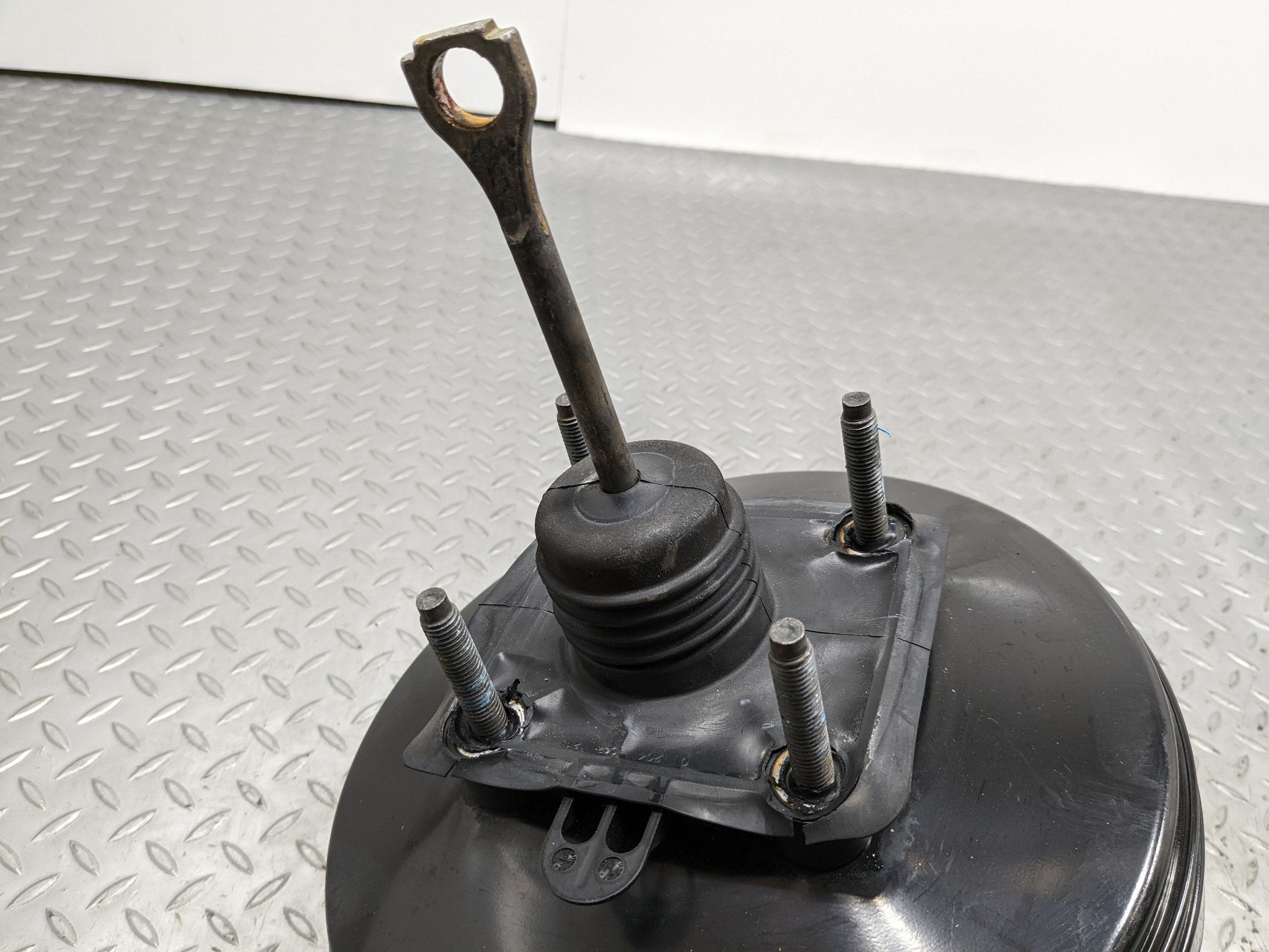 07 - 09 CHEVROLET TAHOE OEM POWER BRAKE BOOSTER ASSEMBLY WITHOUT MASTER CYLINDER