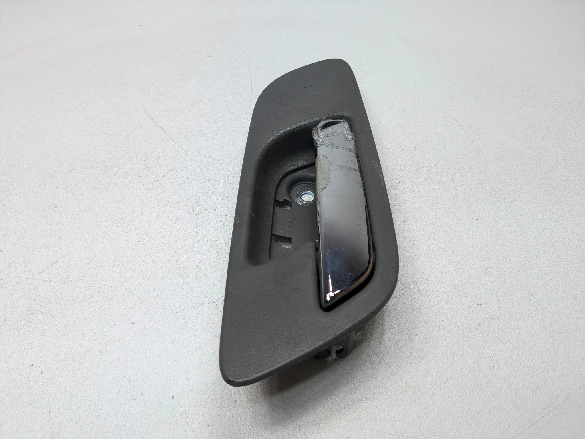 07 - 09 CHEVROLET TAHOE OEM INTERIOR DOOR RELEASE HANDLE FRONT LEFT DRIVER SIDE