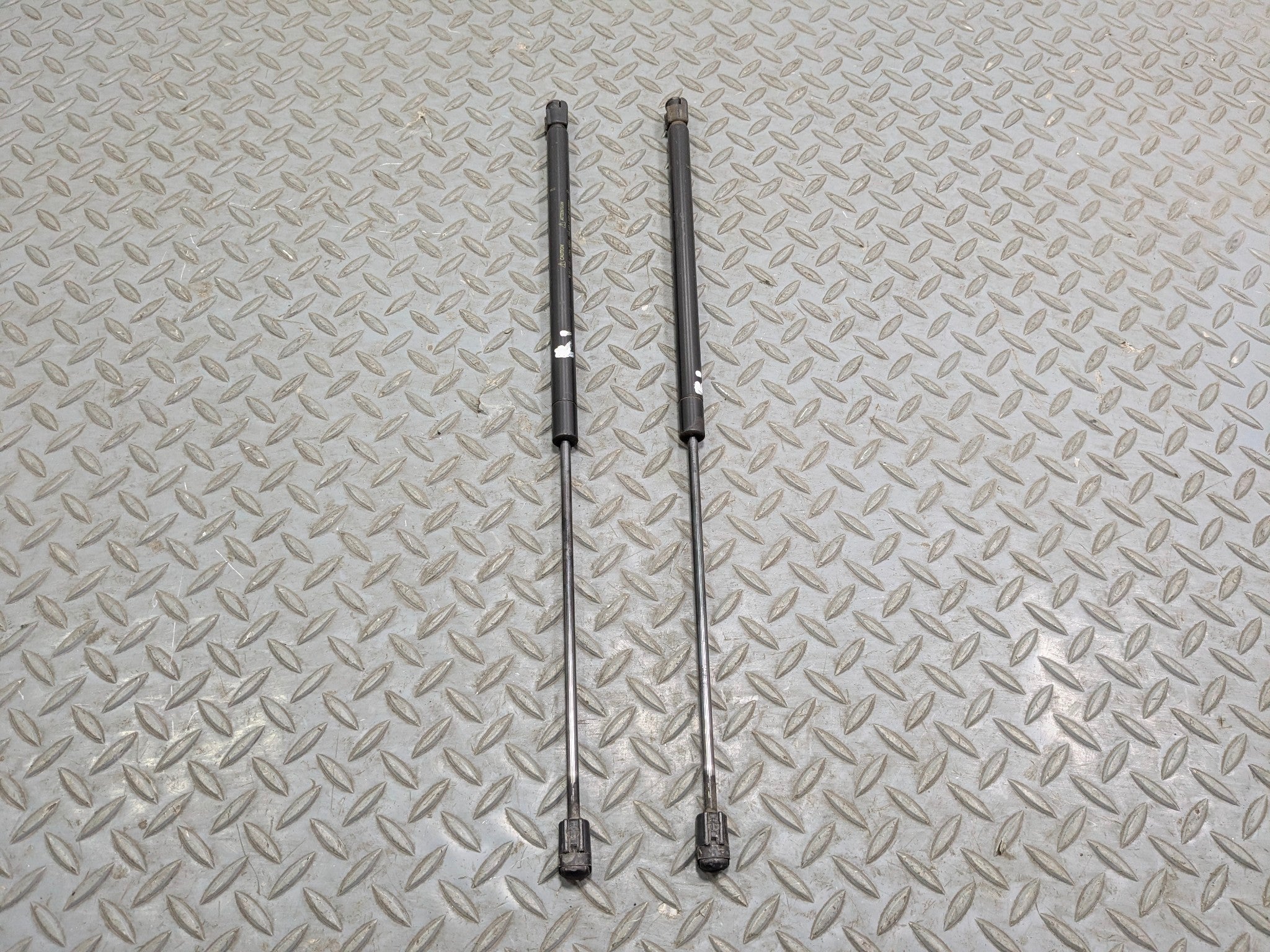 07 - 09 CHEVROLET TAHOE OEM HATCH SUPPORT STRUTS SET ASSEMBLY REAR UPPER