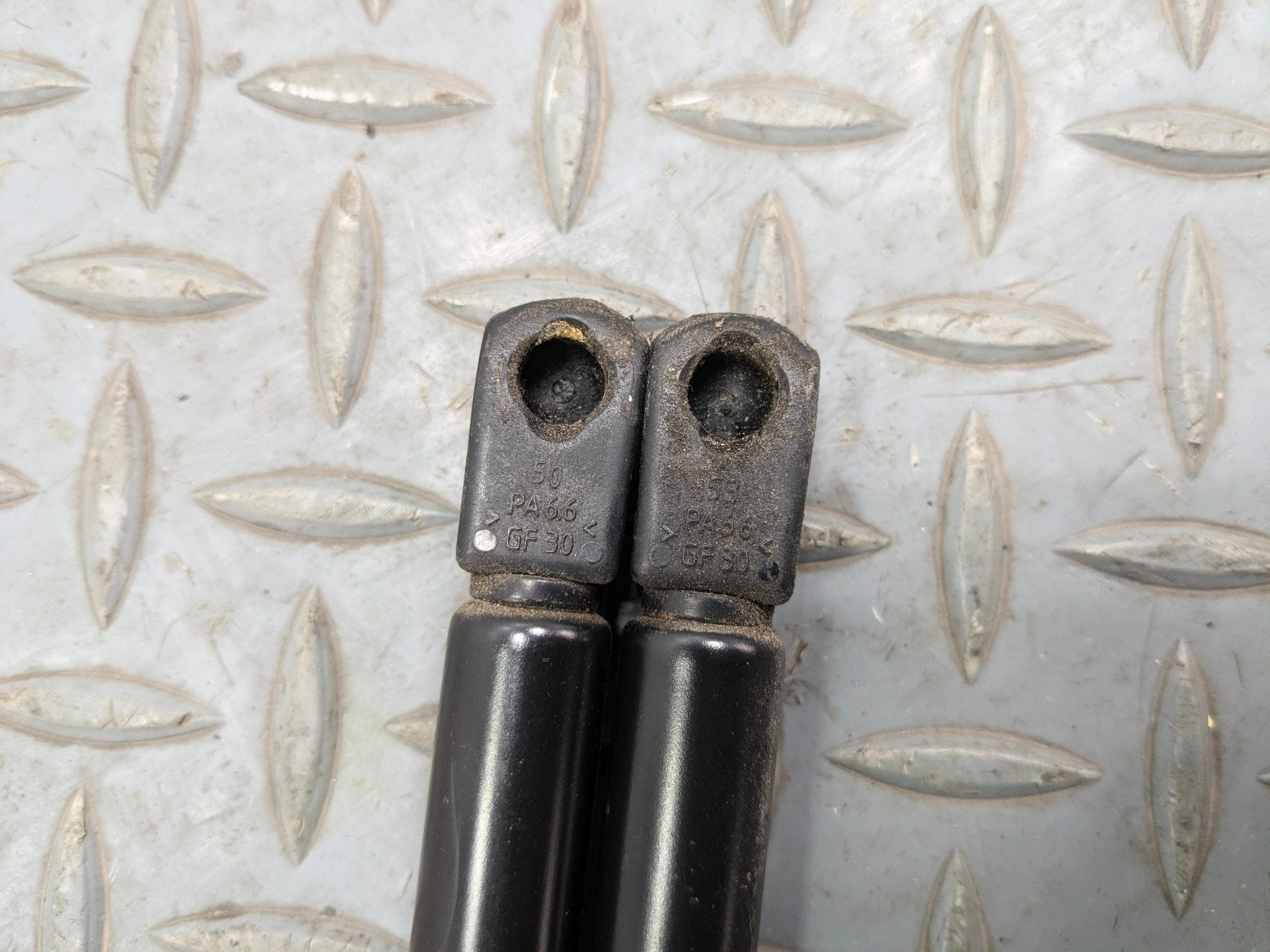 07 - 09 CHEVROLET TAHOE OEM HATCH SUPPORT STRUTS SET ASSEMBLY REAR UPPER