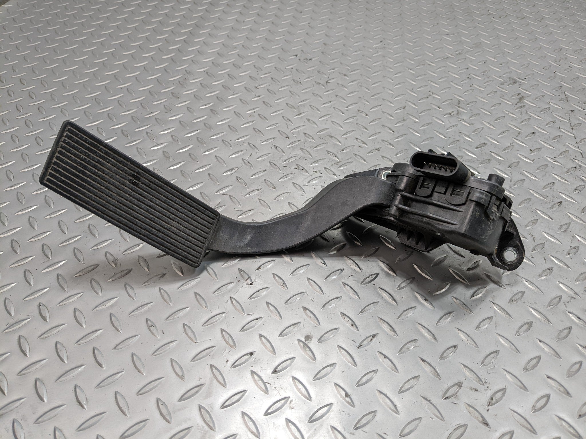 07 - 09 CHEVROLET TAHOE OEM ACCELERATOR PEDAL GAS THROTTLE WITH SENSOR ASSEMBLY