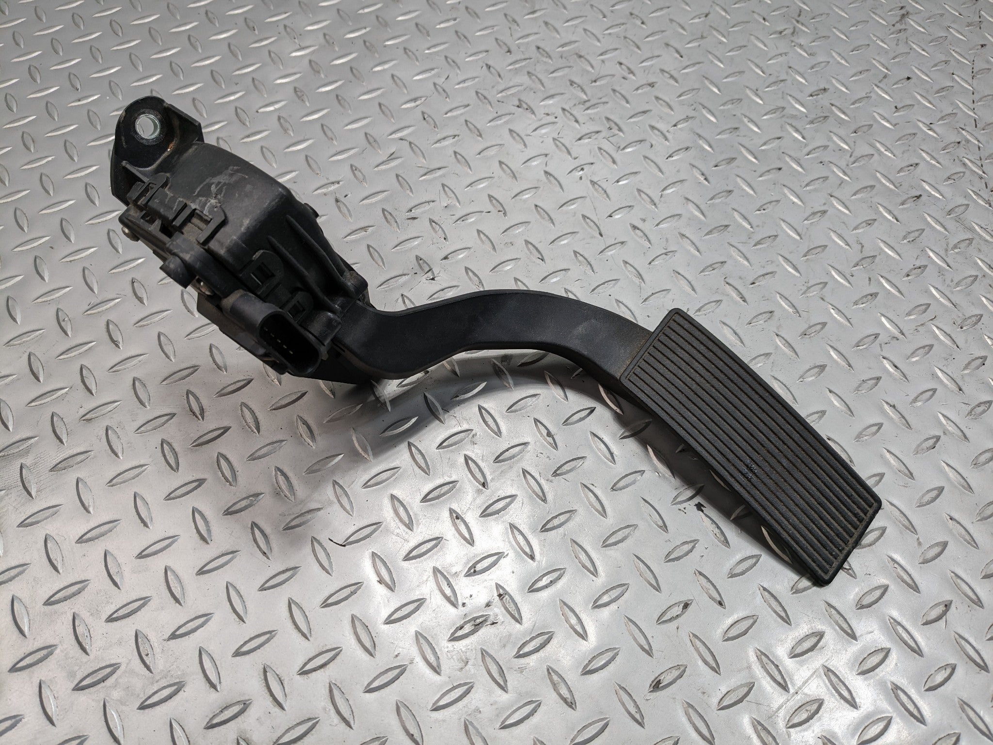 07 - 09 CHEVROLET TAHOE OEM ACCELERATOR PEDAL GAS THROTTLE WITH SENSOR ASSEMBLY