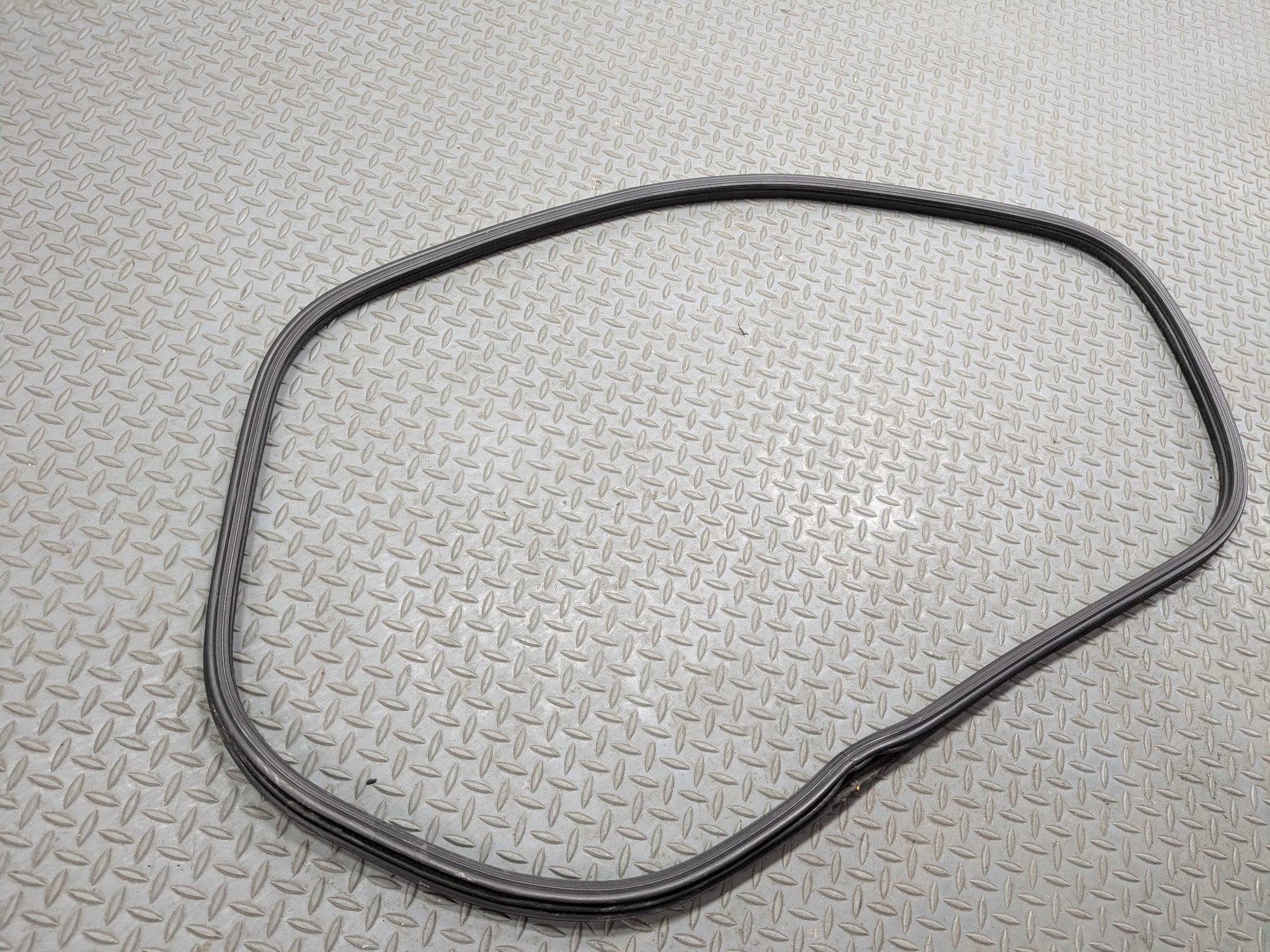 07 - 09 CHEVROLET TAHOE OEM DOOR SEAL WEATHER STRIPPING RUBBER REAR LEFT SIDE