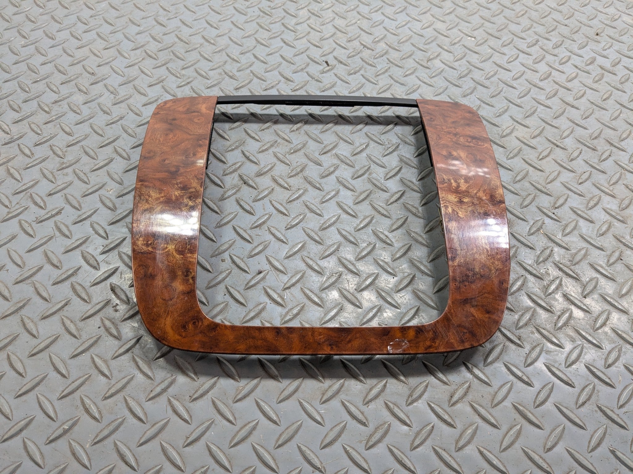 07 - 09 CHEVROLET TAHOE OEM DASH CENTER RADIO BEZEL TRIM PANEL WALNUT WOOD GRAIN