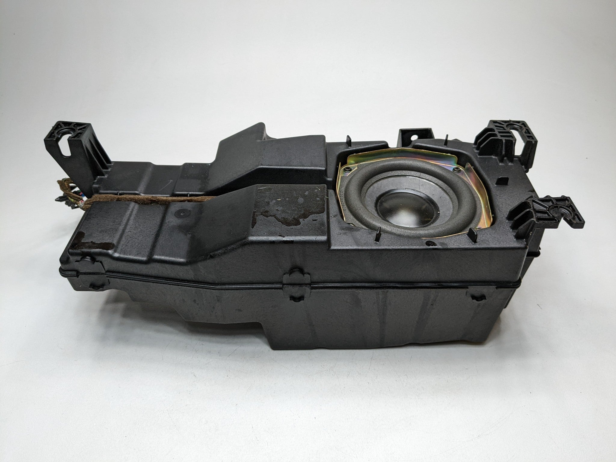 2007 - 2009 CHEVROLET TAHOE OEM AUDIO SOUND SYSTEM SUBWOOFER SPEAKER