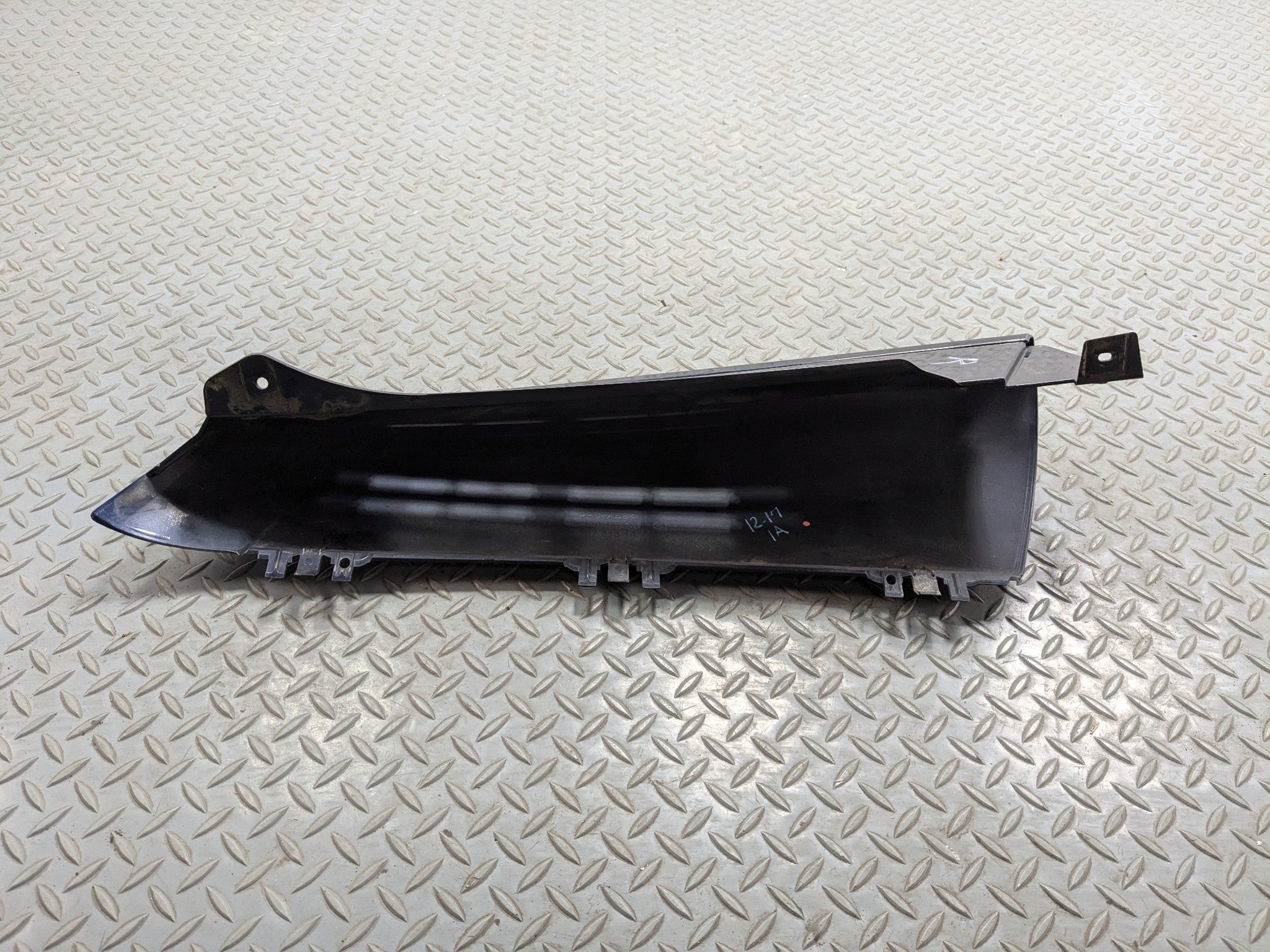 07 - 09 CHEVROLET TAHOE OEM D PILLAR APPLIQUE PANEL TRIM RIGHT PASSENGER SIDE