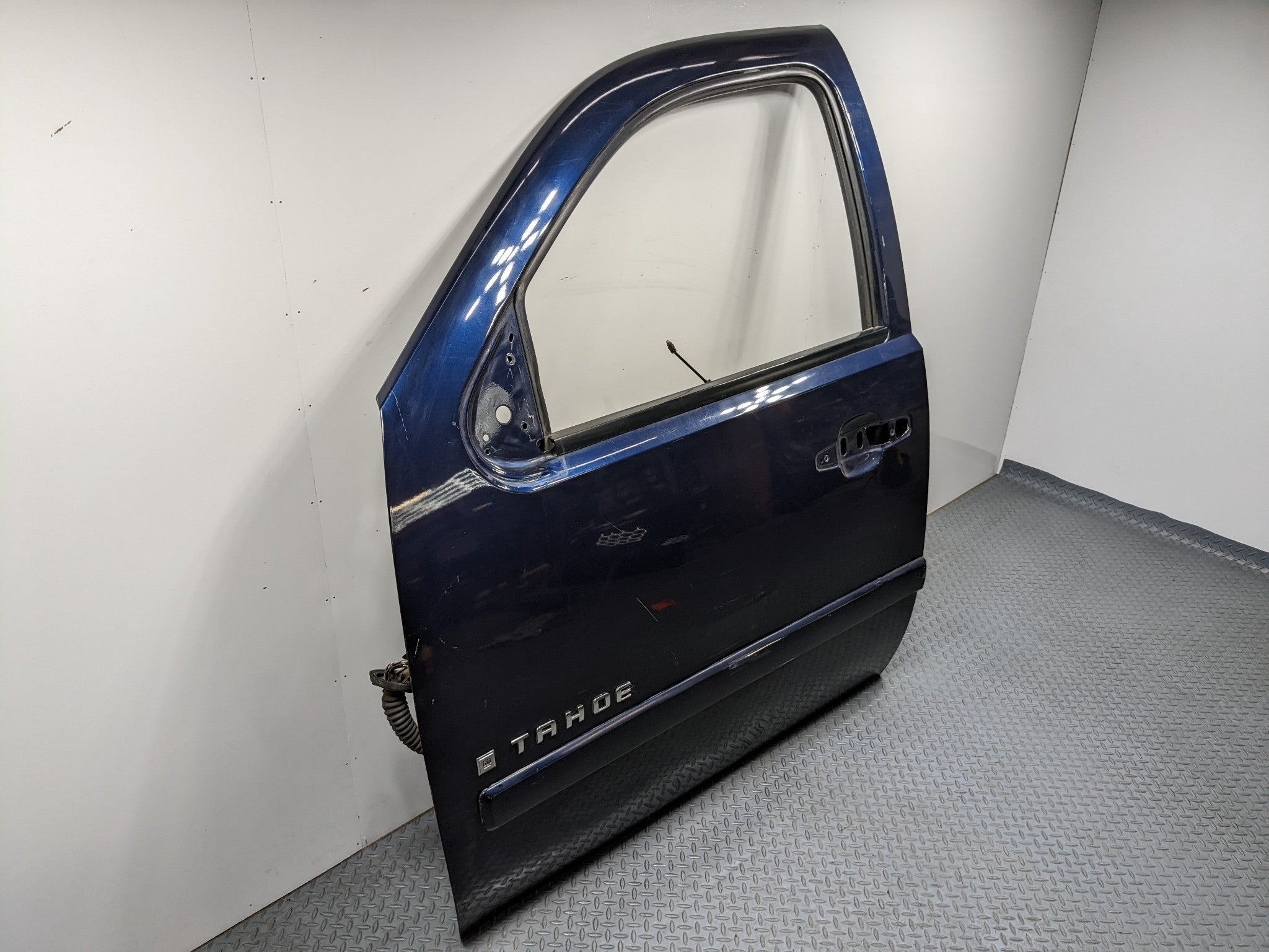 07 - 09 CHEVROLET TAHOE OEM DOOR SHELL PANEL FRONT LEFT BERMUDA BLUE METALLIC