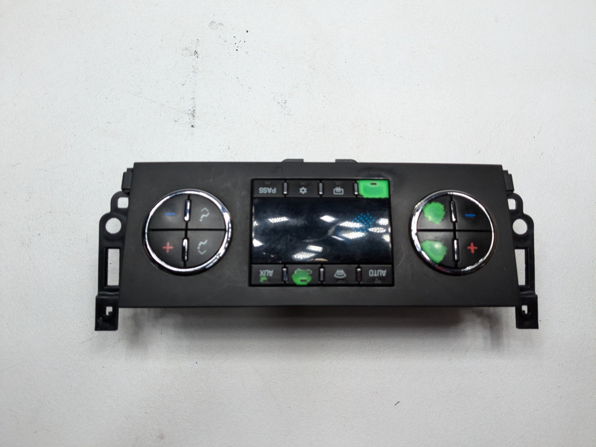 07 - 09 CHEVROLET TAHOE OEM DASH HEATER AC CLIMATE CONTROL SWITCH PANEL FRONT