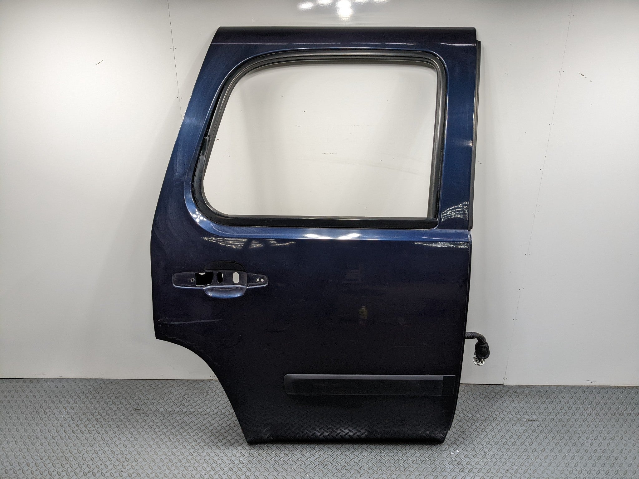 07 - 09 CHEVROLET TAHOE OEM DOOR SHELL PANEL REAR RIGHT BERMUDA BLUE METALLIC