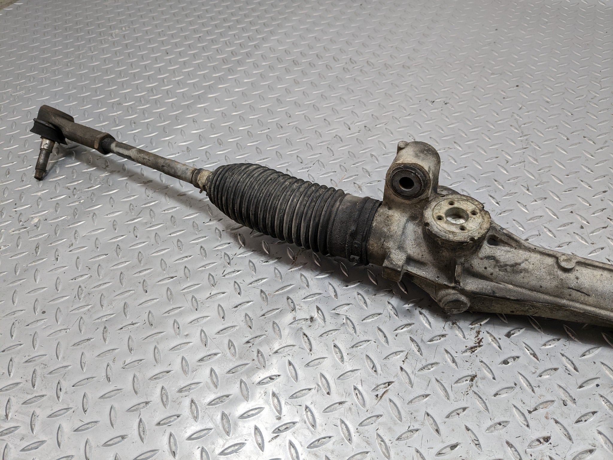 2008 - 2012 FORD ESCAPE OEM 2.3L POWER STEERING GEAR RACK AND PINION ASSEMBLY