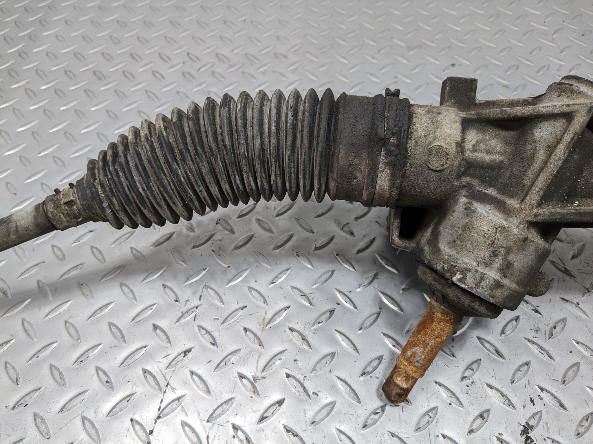 2008 - 2012 FORD ESCAPE OEM 2.3L POWER STEERING GEAR RACK AND PINION ASSEMBLY