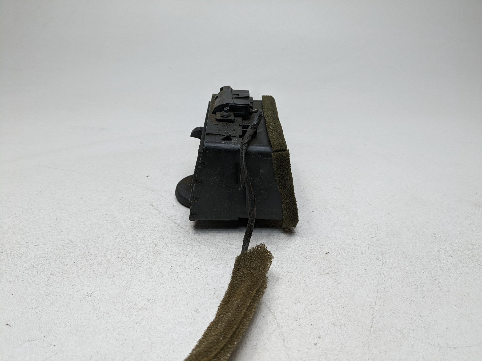 2008 - 2012 FORD ESCAPE OEM AIR CONDITIONING HEATER VENT DASHBOARD CENTER