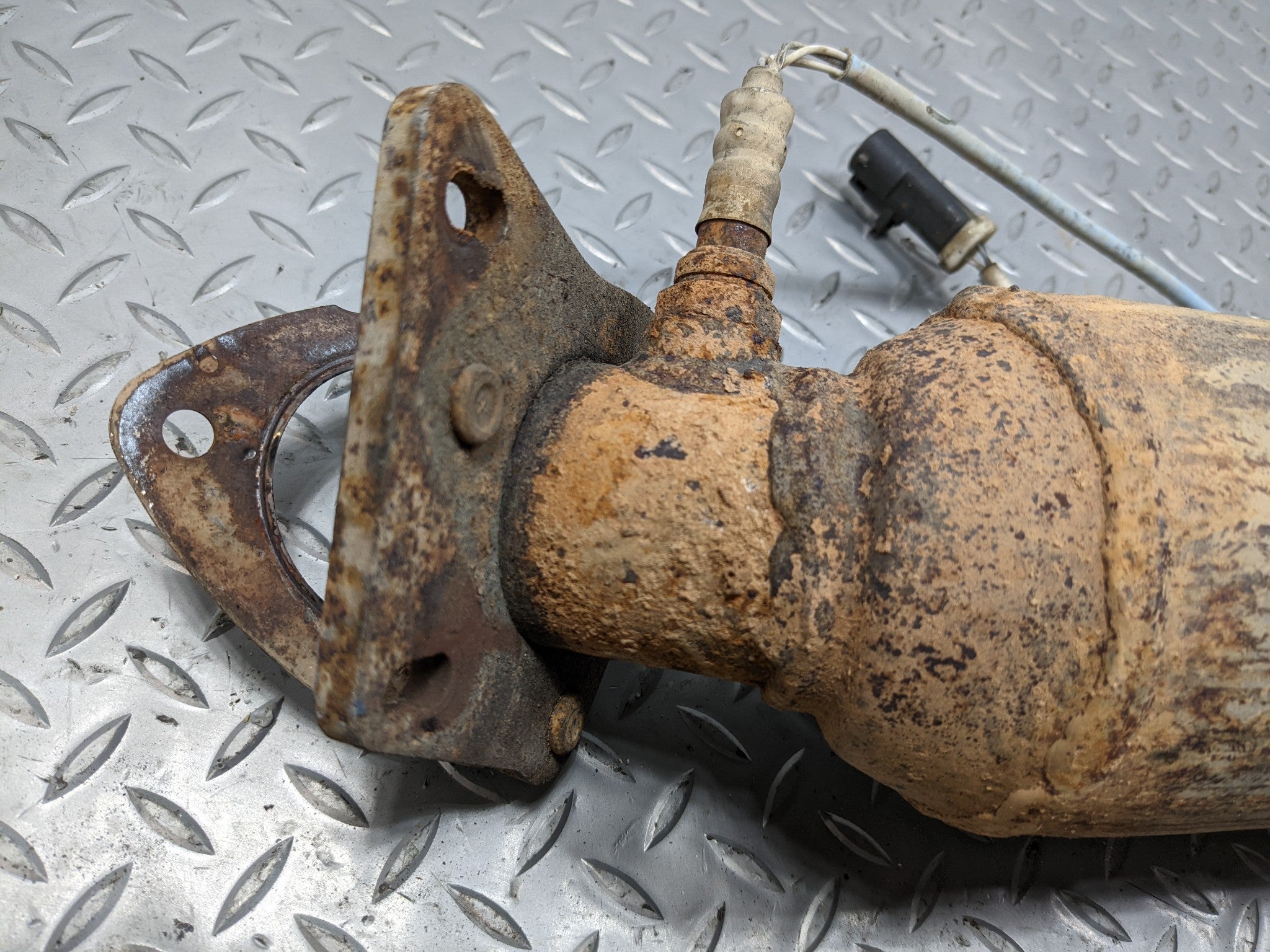 2008 - 2012 FORD ESCAPE OEM 2.3L EXHAUST MANIFOLD WITH HEADERS