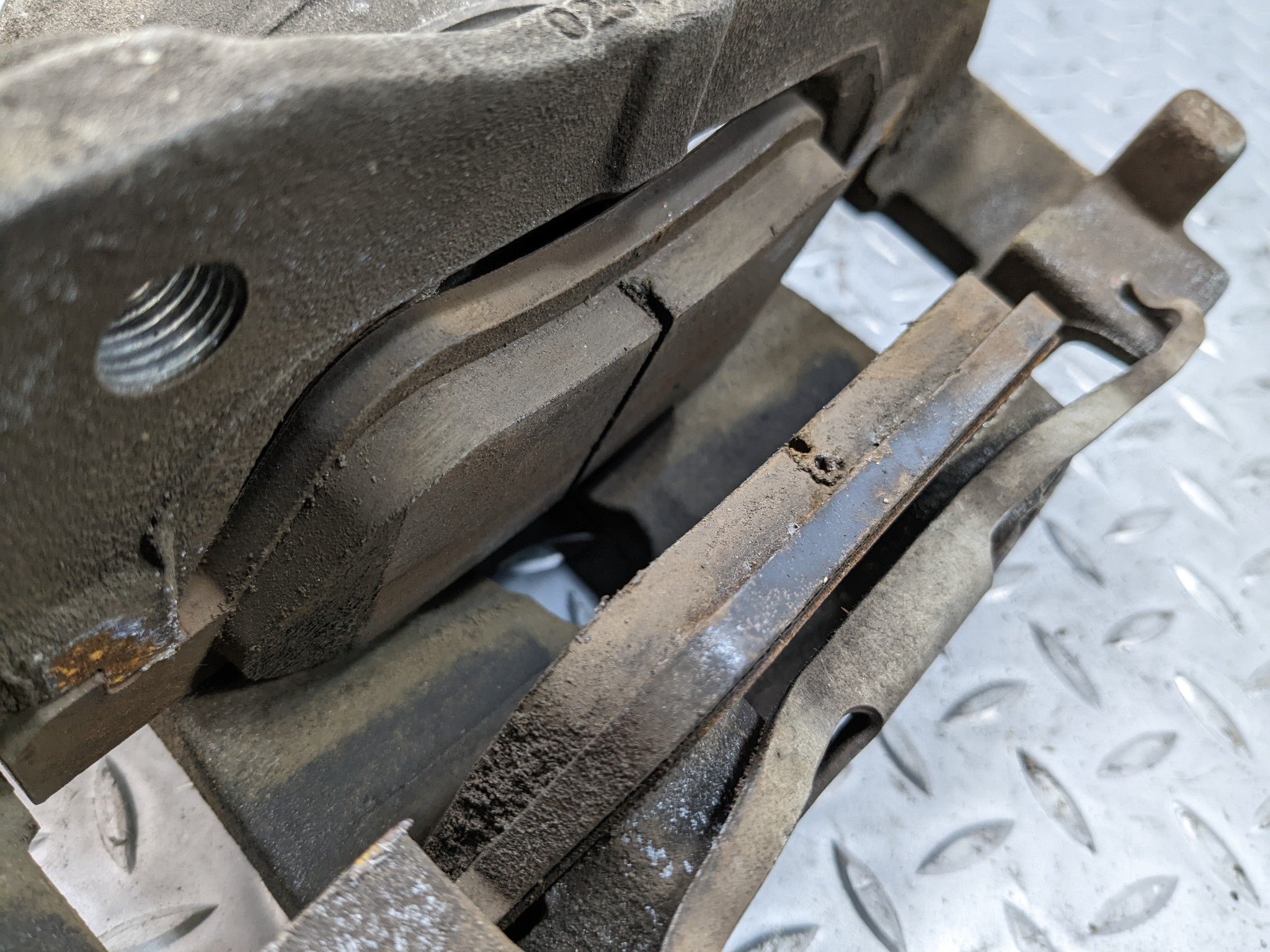 2008 - 2012 FORD ESCAPE OEM BRAKE CALIPER FRONT LEFT DRIVER SIDE