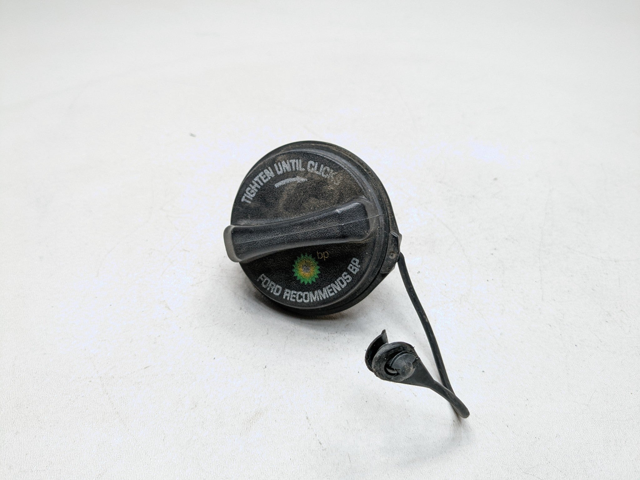 2008 - 2012 FORD ESCAPE OEM GAS FILLER CAP BLACK REAR FUEL TANK