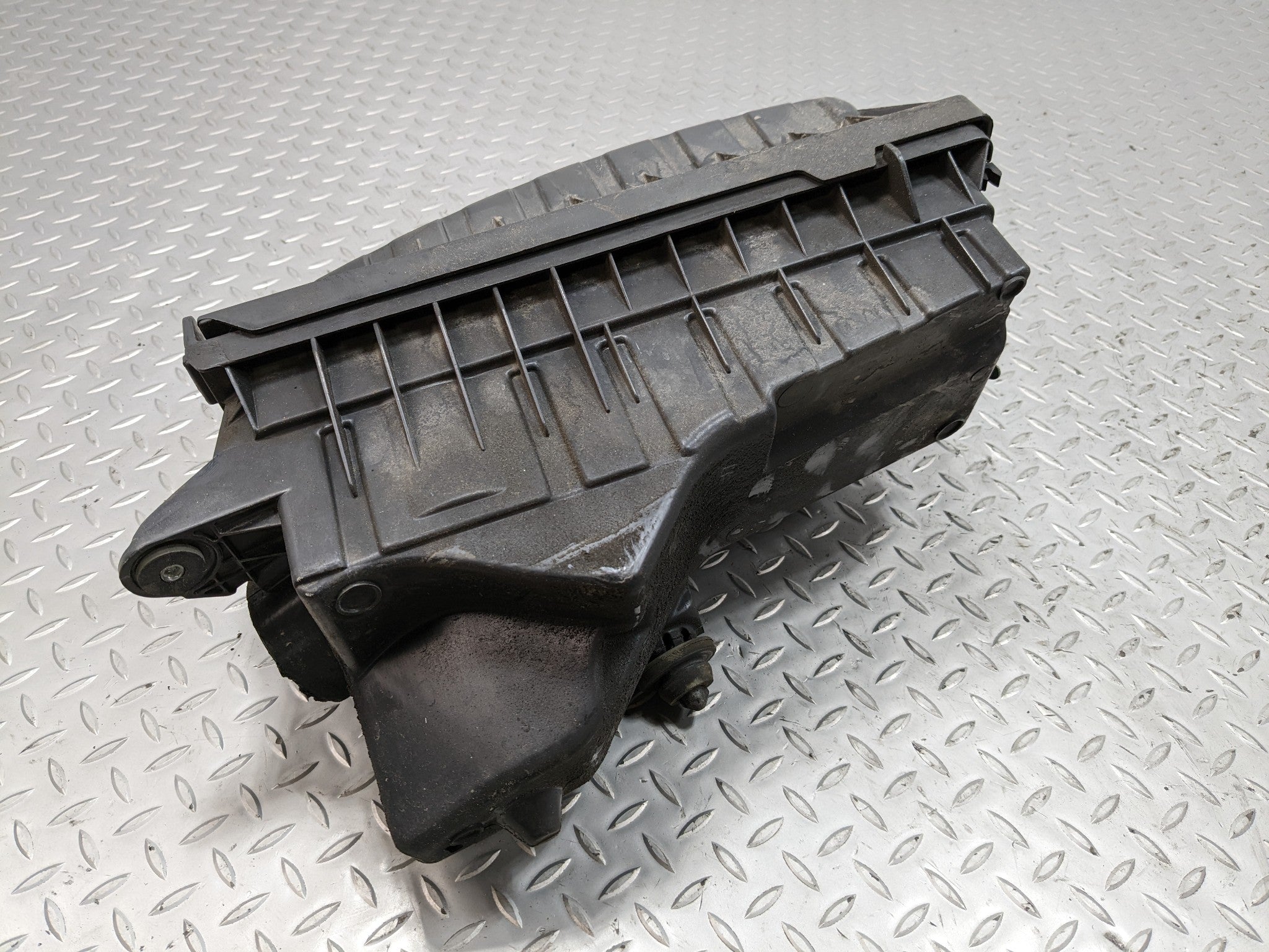 2008 - 2012 FORD ESCAPE OEM AIR CLEANER FILTER BOX ASSEMBLY 2.3L VIN H 8TH DIGIT