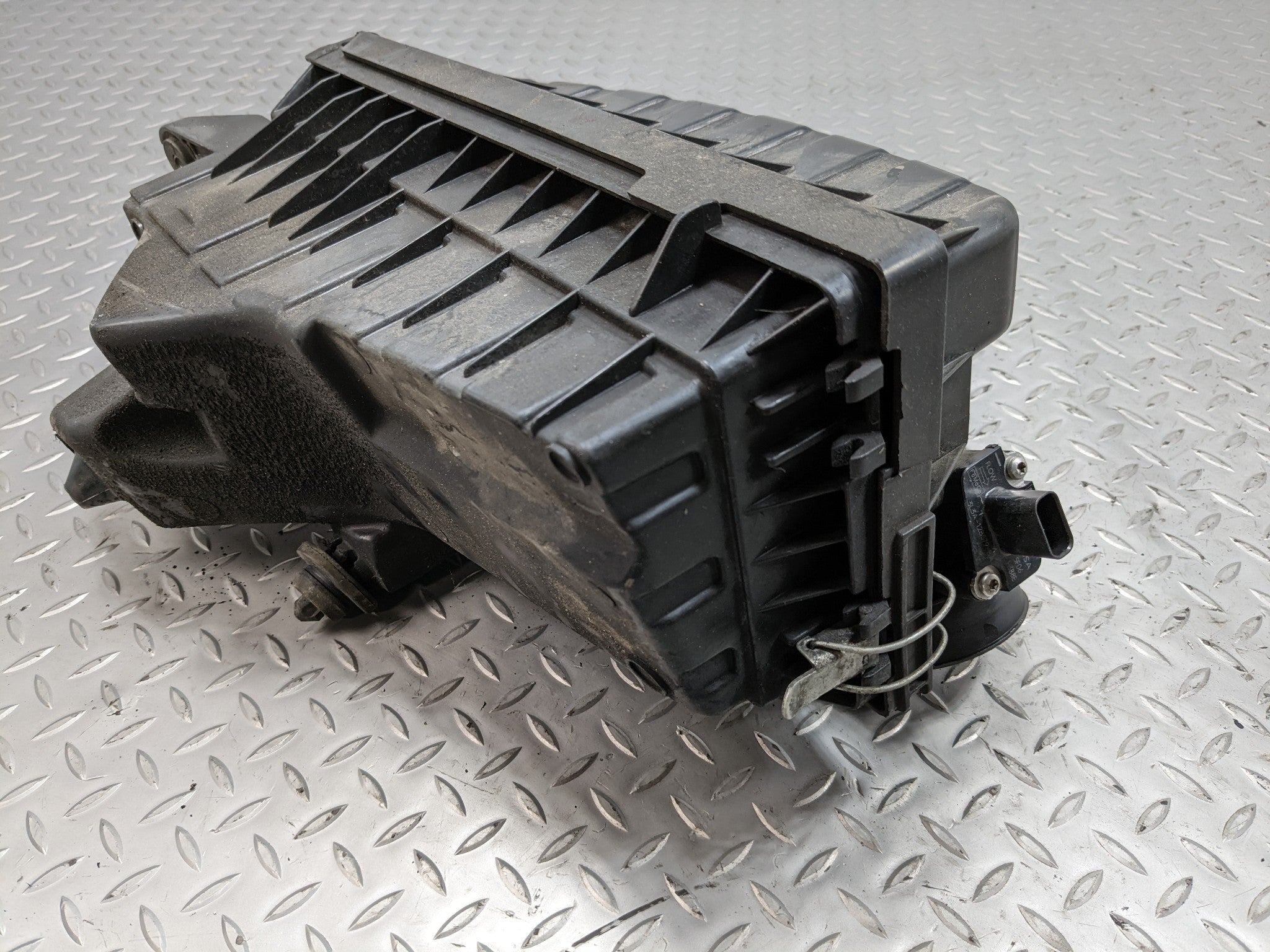 2008 - 2012 FORD ESCAPE OEM AIR CLEANER FILTER BOX ASSEMBLY 2.3L VIN H 8TH DIGIT