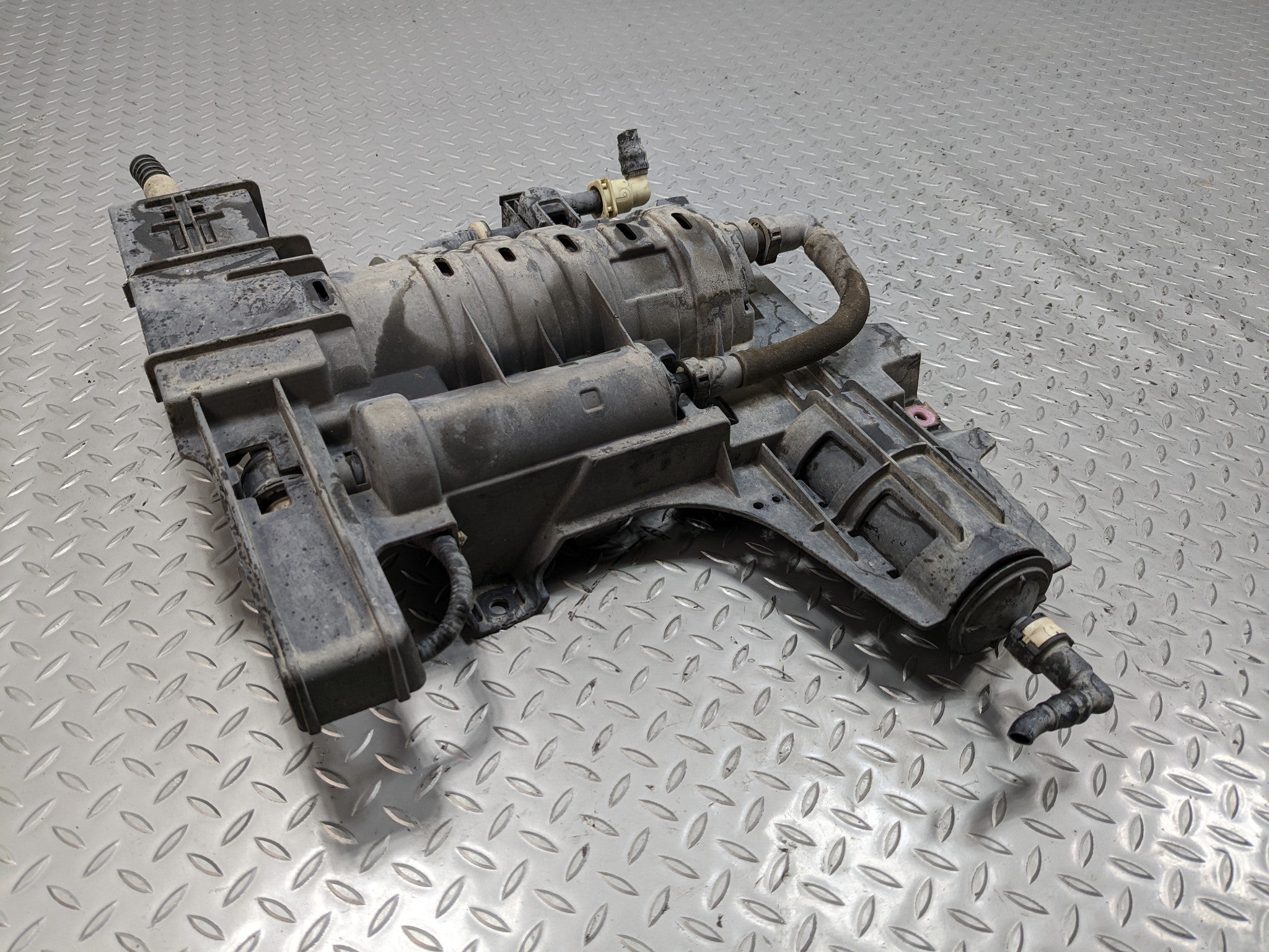 2008 - 2012 FORD ESCAPE OEM FUEL VAPOR EVAPORATOR CANISTER ASSEMBLY