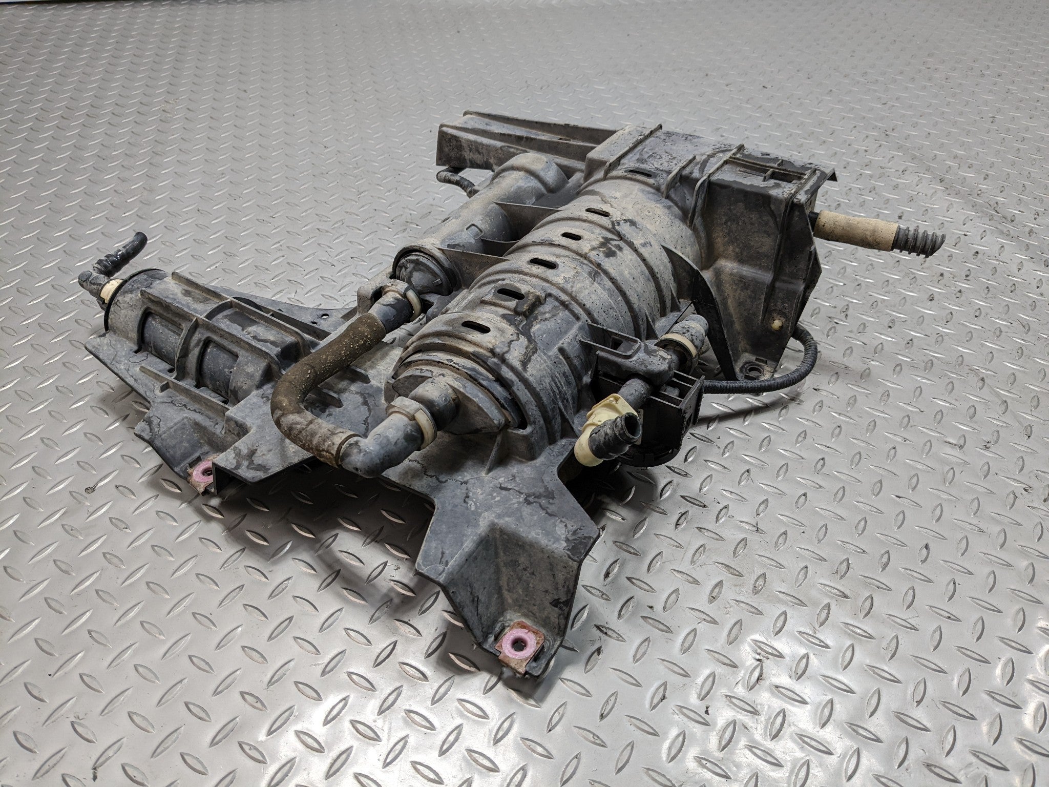 2008 - 2012 FORD ESCAPE OEM FUEL VAPOR EVAPORATOR CANISTER ASSEMBLY