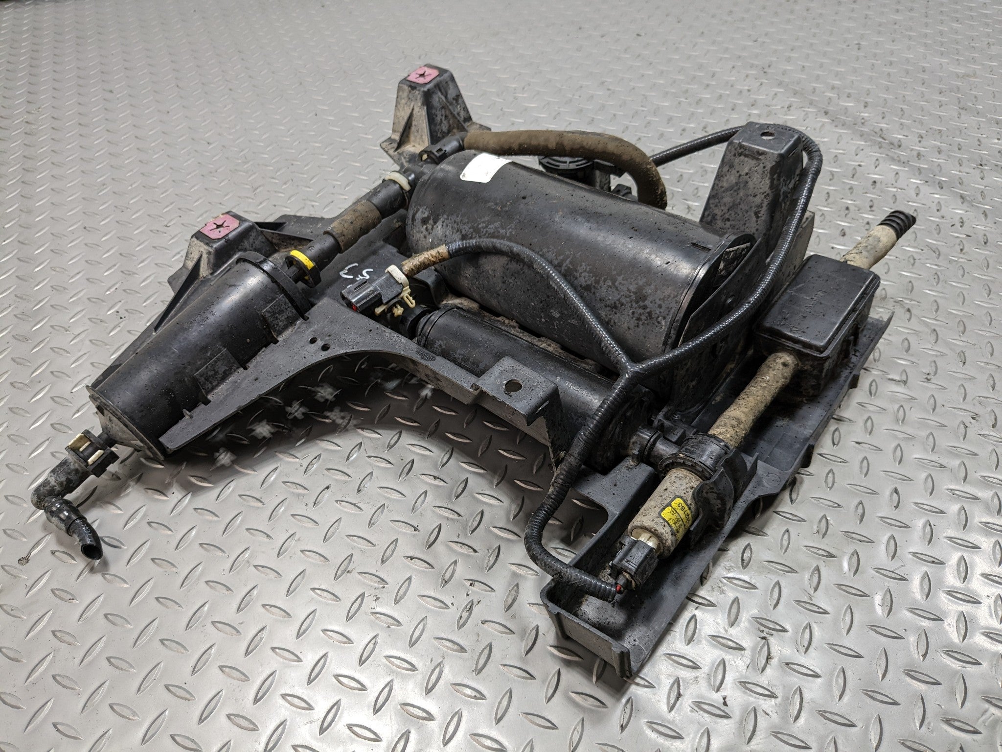 2008 - 2012 FORD ESCAPE OEM FUEL VAPOR EVAPORATOR CANISTER ASSEMBLY