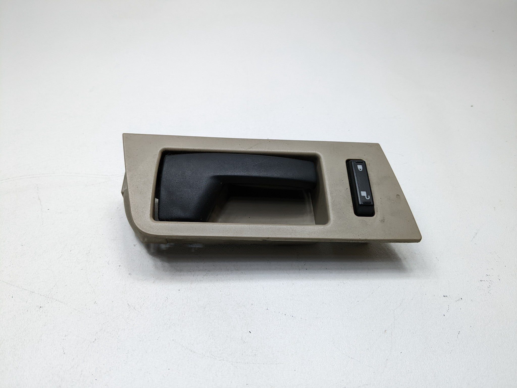 2008 - 2012 FORD ESCAPE OEM INTERIOR DOOR HANDEL FRONT RIGHT PASSENGER SIDE