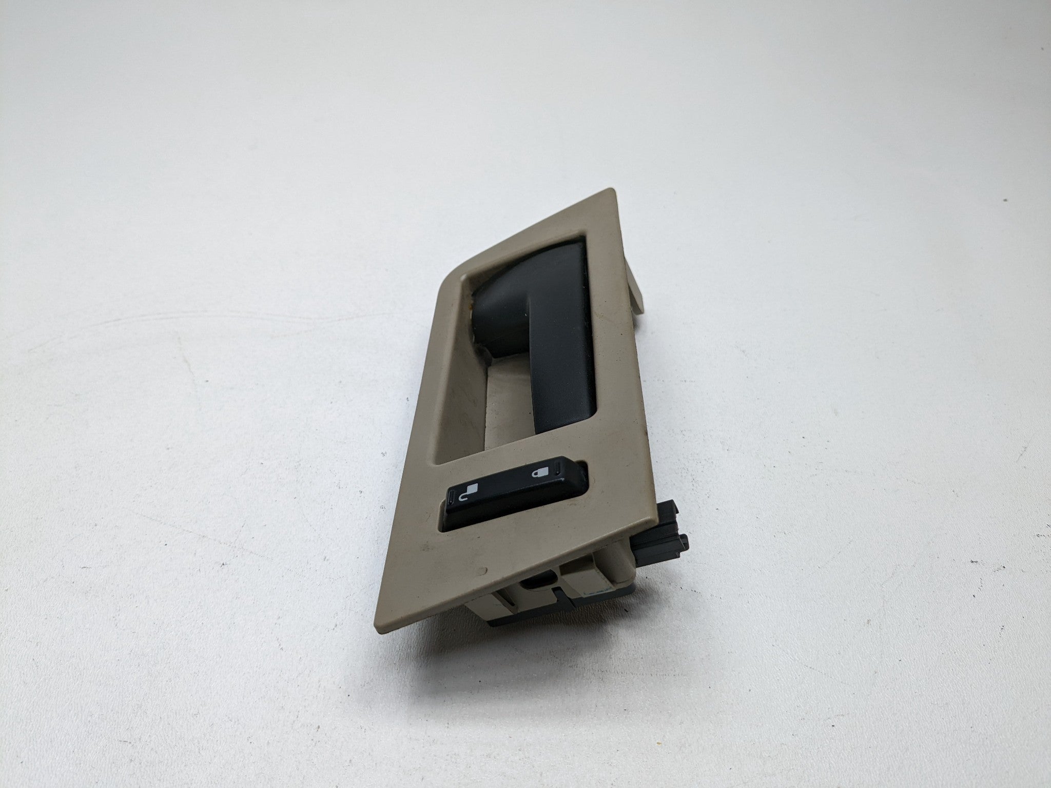 2008 - 2012 FORD ESCAPE OEM INTERIOR DOOR HANDEL FRONT RIGHT PASSENGER SIDE