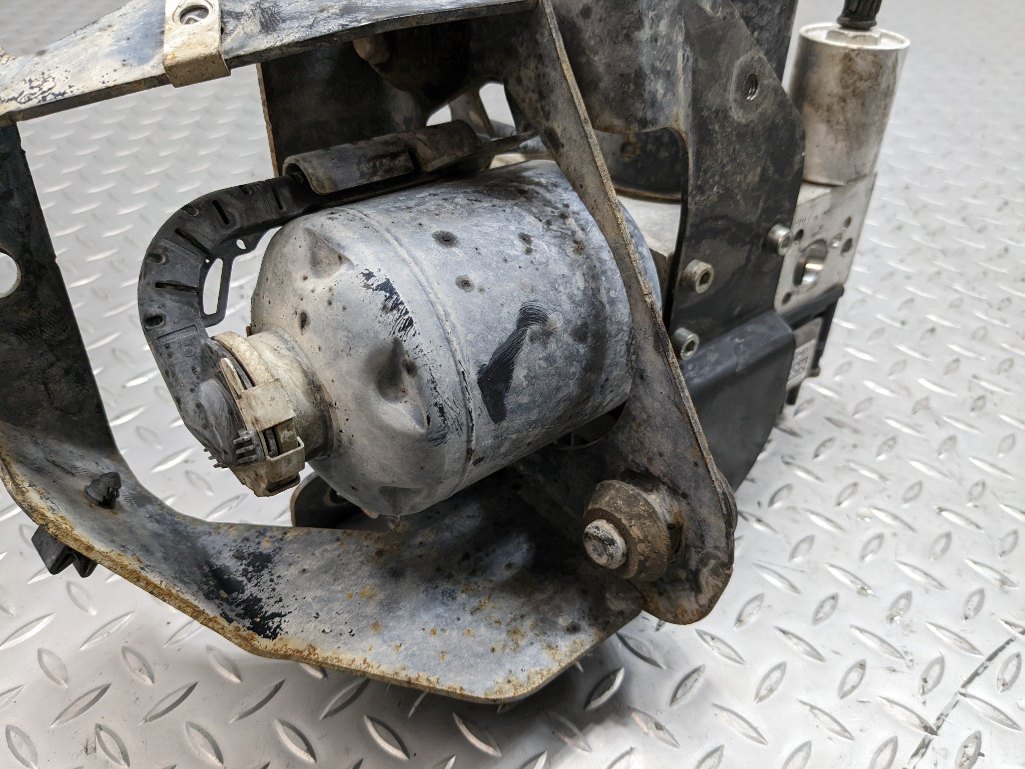 2008 - 2012 FORD ESCAPE OEM ABS PUMP BRAKE BOOSTER MODULE UNIT