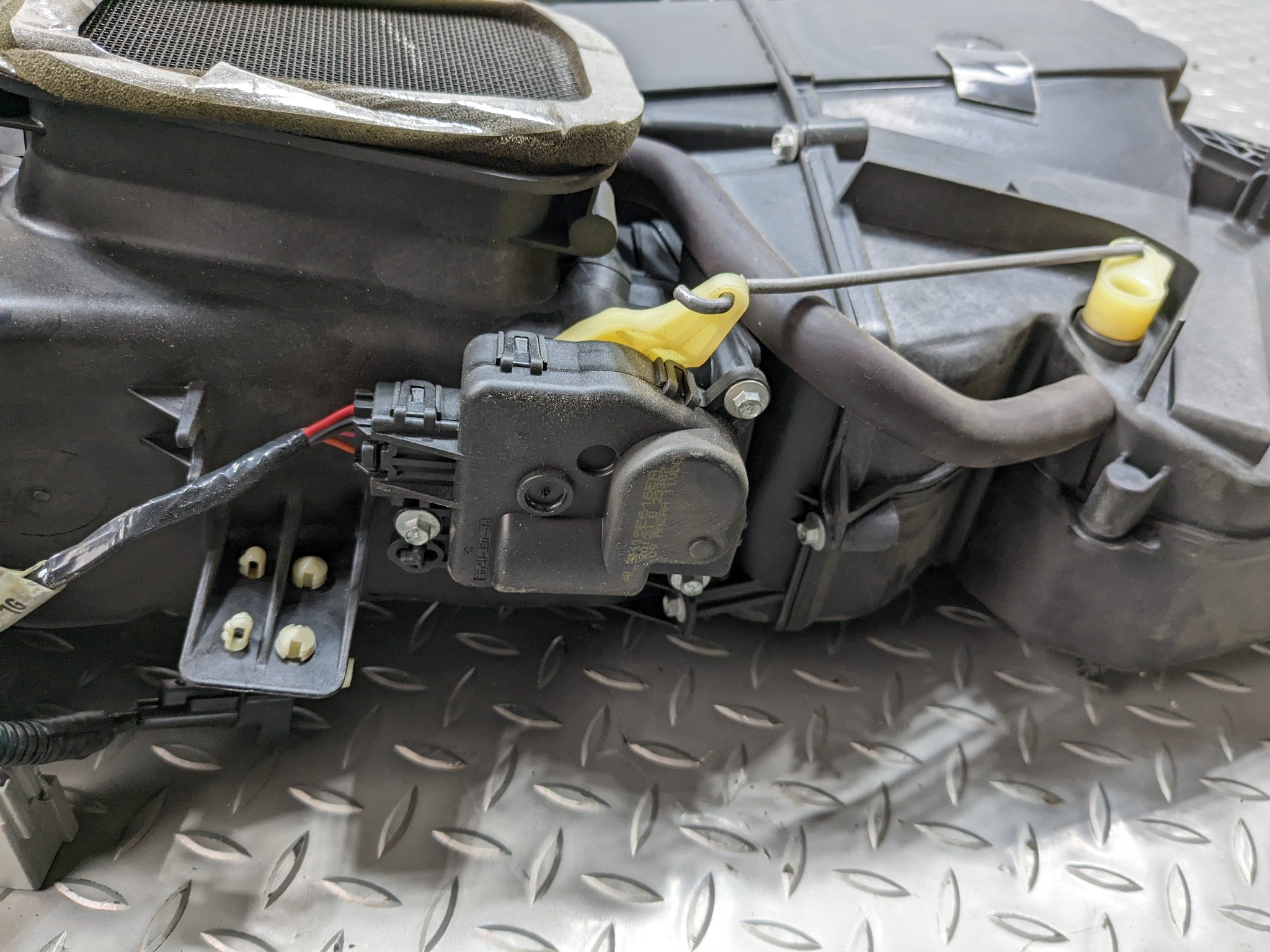 2008 - 2012 FORD ESCAPE OEM REAR BATTERY COOLER ASSEMBLY