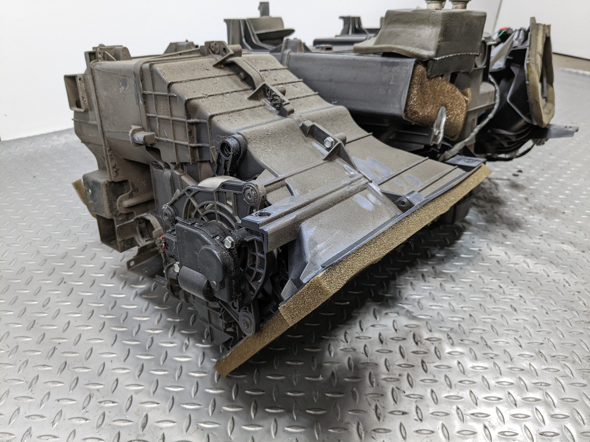 2008 - 2012 FORD ESCAPE OEM AC EVAPORATOR CORE AND CASE ASSEMBLY