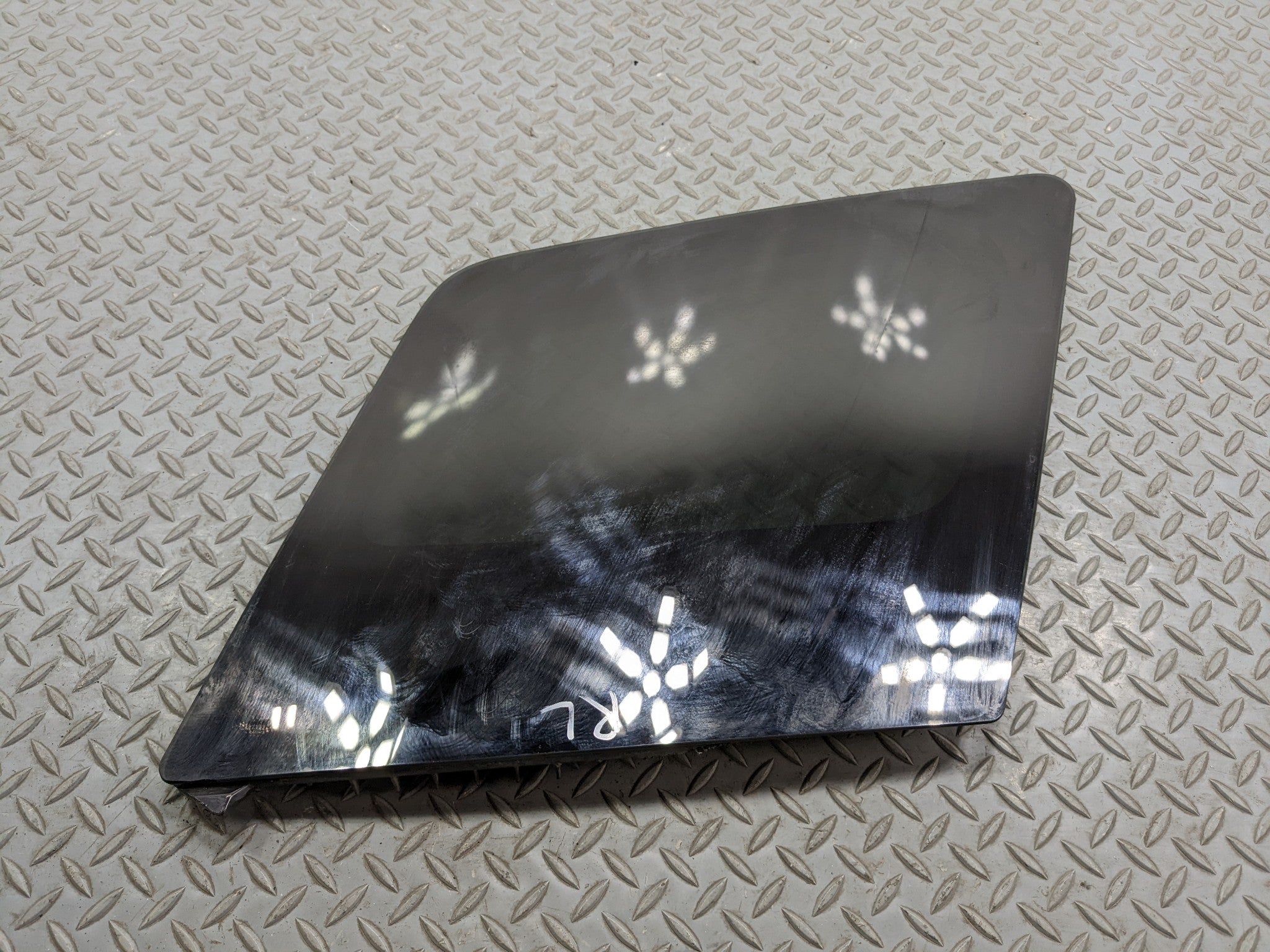 2008 - 2012 FORD ESCAPE OEM DOOR WINDOW QUARTER GLASS REAR RIGHT PASSENGER SIDE