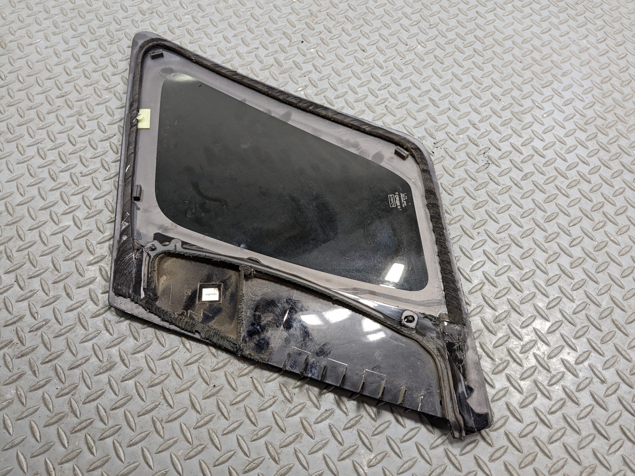 2008 - 2012 FORD ESCAPE OEM DOOR WINDOW QUARTER GLASS REAR LEFT DRIVER SIDE