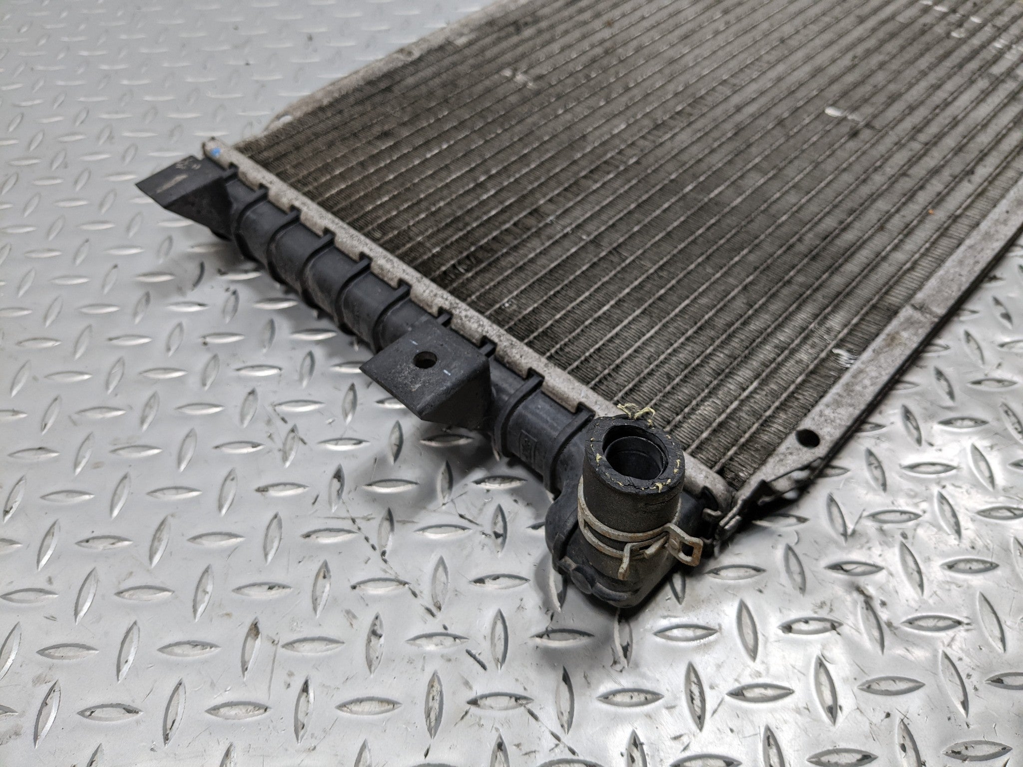 2008 - 2012 FORD ESCAPE OEM ENGINE COOLING RADIATOR VIN 8TH DIGIT