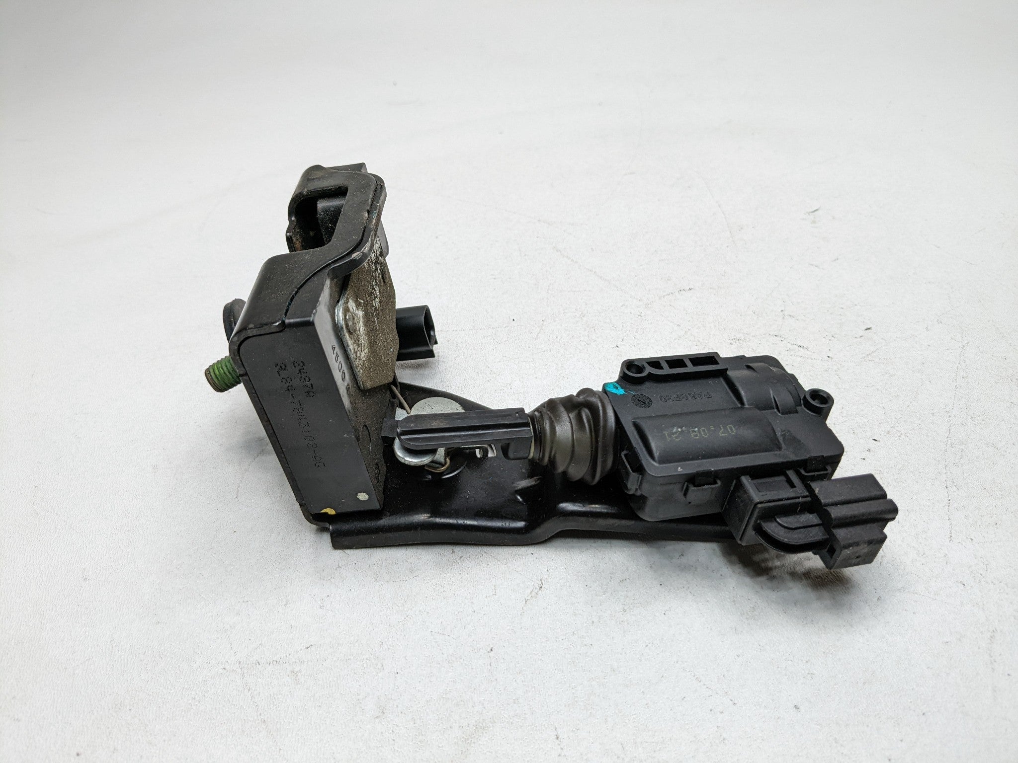 2008 - 2012 FORD ESCAPE OEM TRUNK LID LATCH LOCK RELEASE REAR ACTUATOR ASSEMBLY