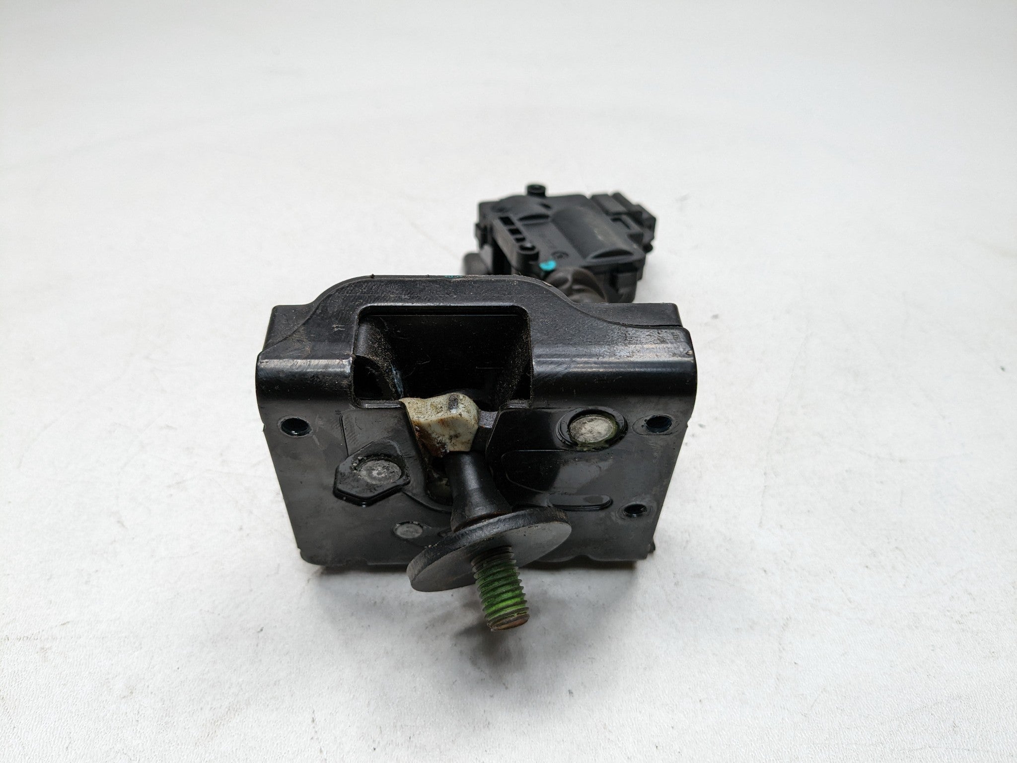 2008 - 2012 FORD ESCAPE OEM TRUNK LID LATCH LOCK RELEASE REAR ACTUATOR ASSEMBLY