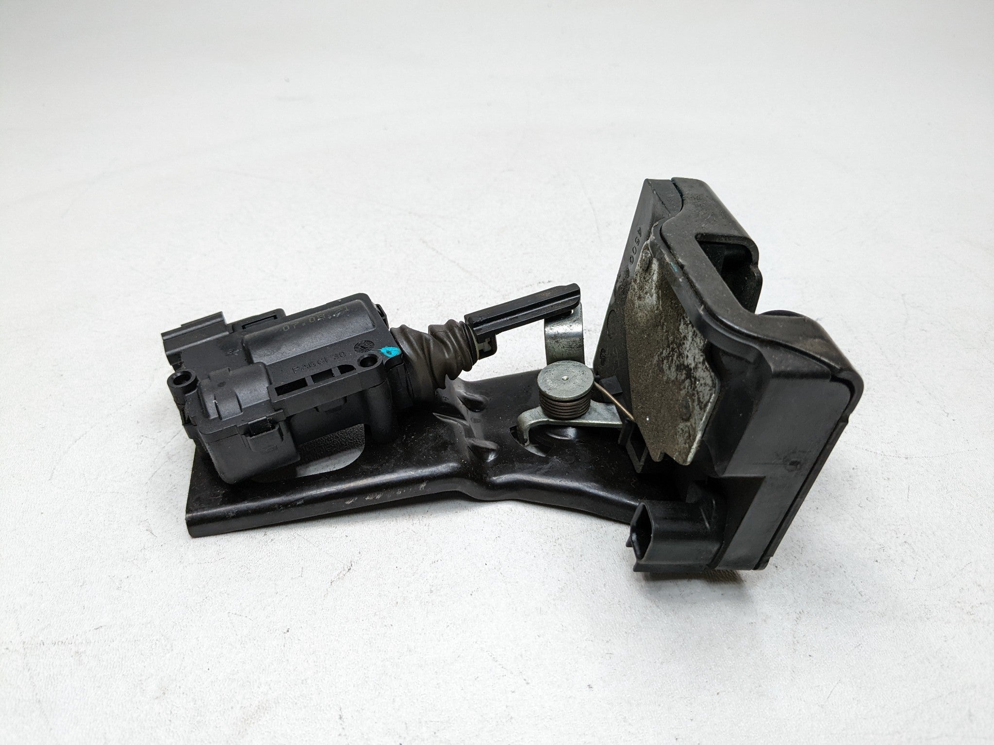2008 - 2012 FORD ESCAPE OEM TRUNK LID LATCH LOCK RELEASE REAR ACTUATOR ASSEMBLY