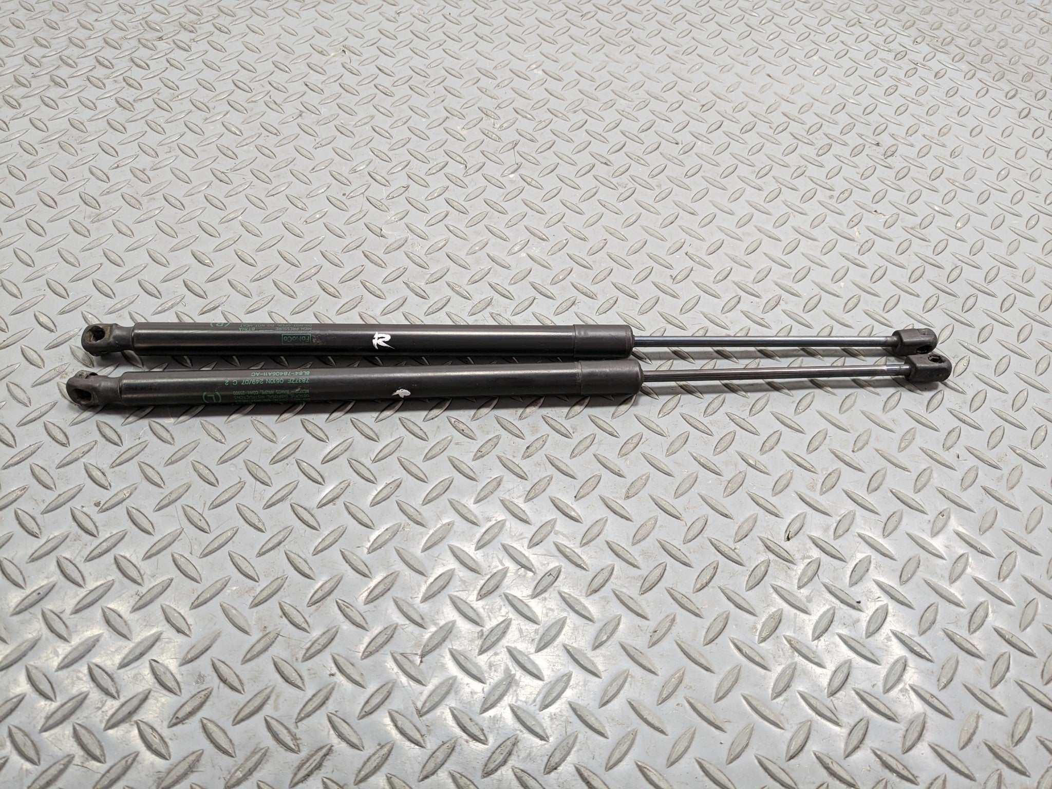 2008 - 2012 FORD ESCAPE OEM HATCH SUPPORT STRUTS SET REAR LEFT AND RIGHT