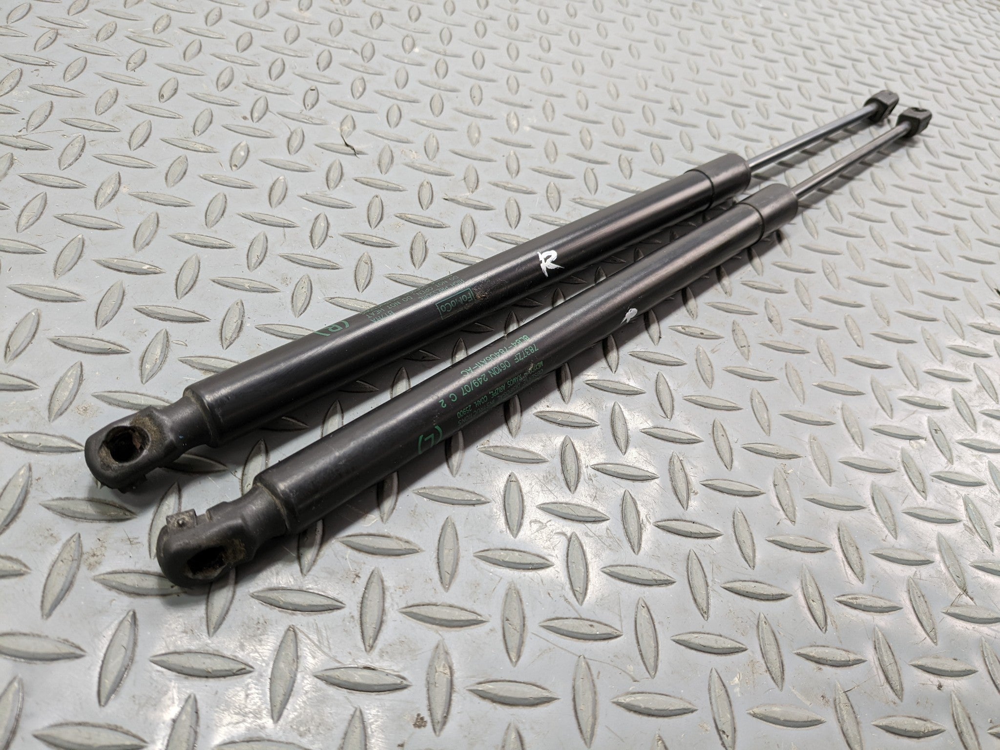 2008 - 2012 FORD ESCAPE OEM HATCH SUPPORT STRUTS SET REAR LEFT AND RIGHT