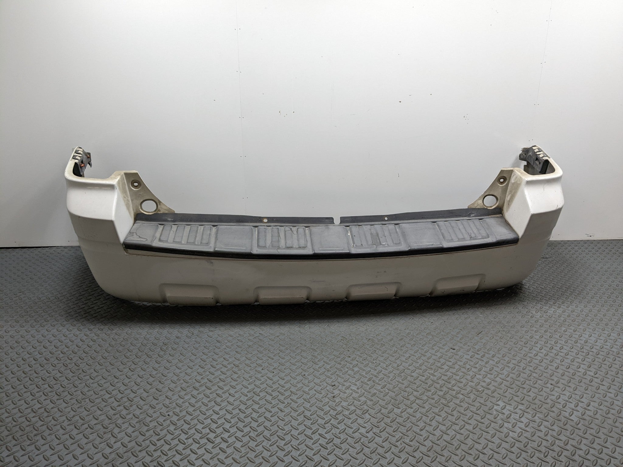 2008 - 2012 FORD ESCAPE OEM REAR LOWER BUMPER COVER PANEL ASSEMBLY WHITE