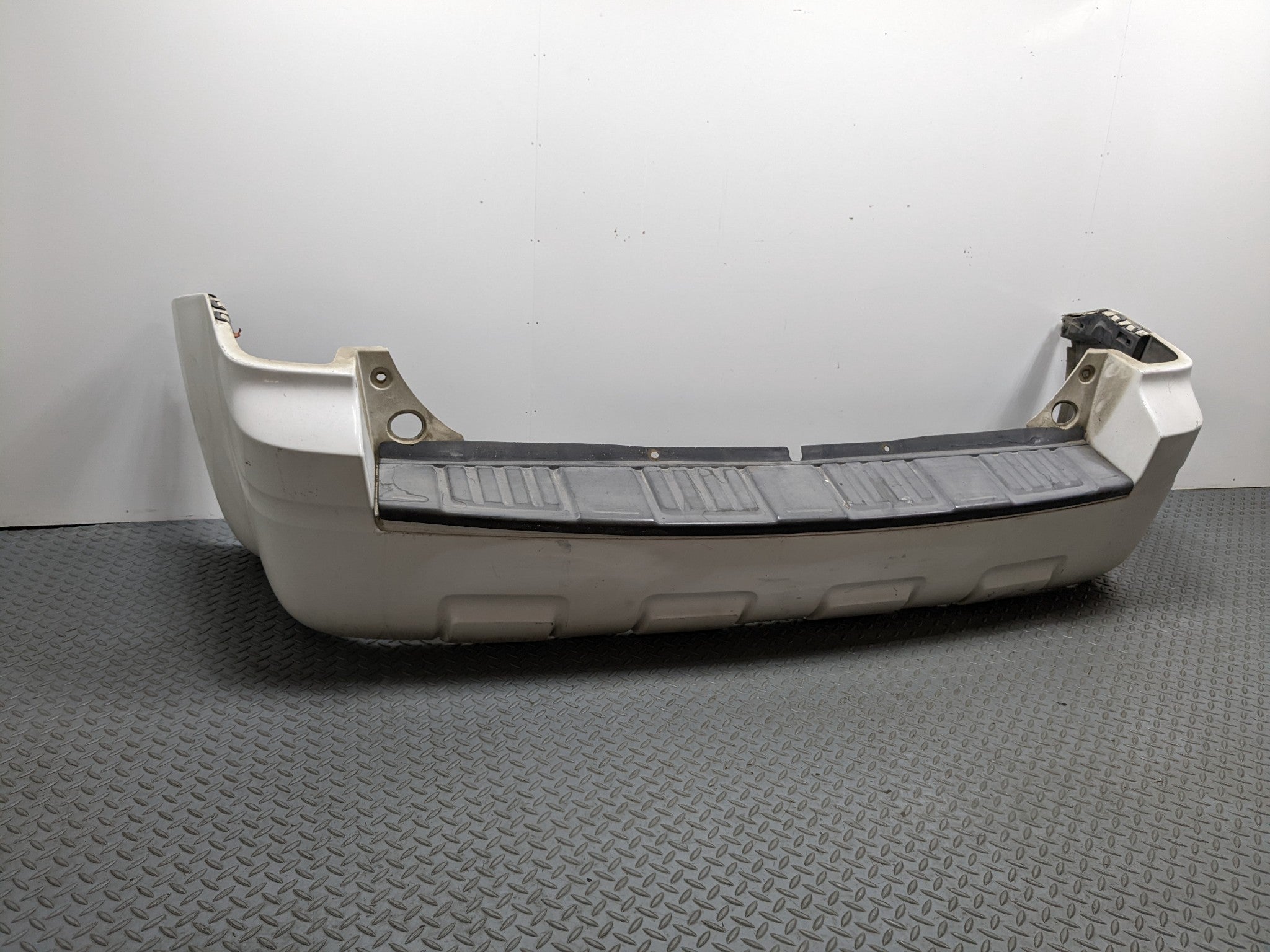 2008 - 2012 FORD ESCAPE OEM REAR LOWER BUMPER COVER PANEL ASSEMBLY WHITE