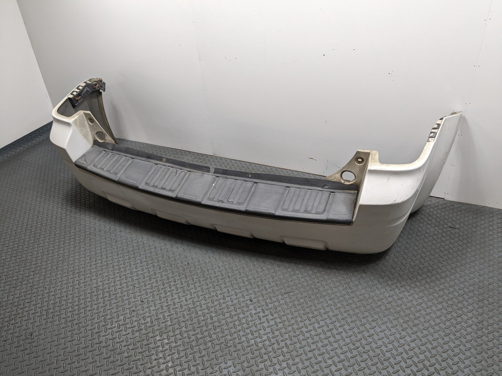 2008 - 2012 FORD ESCAPE OEM REAR LOWER BUMPER COVER PANEL ASSEMBLY WHITE