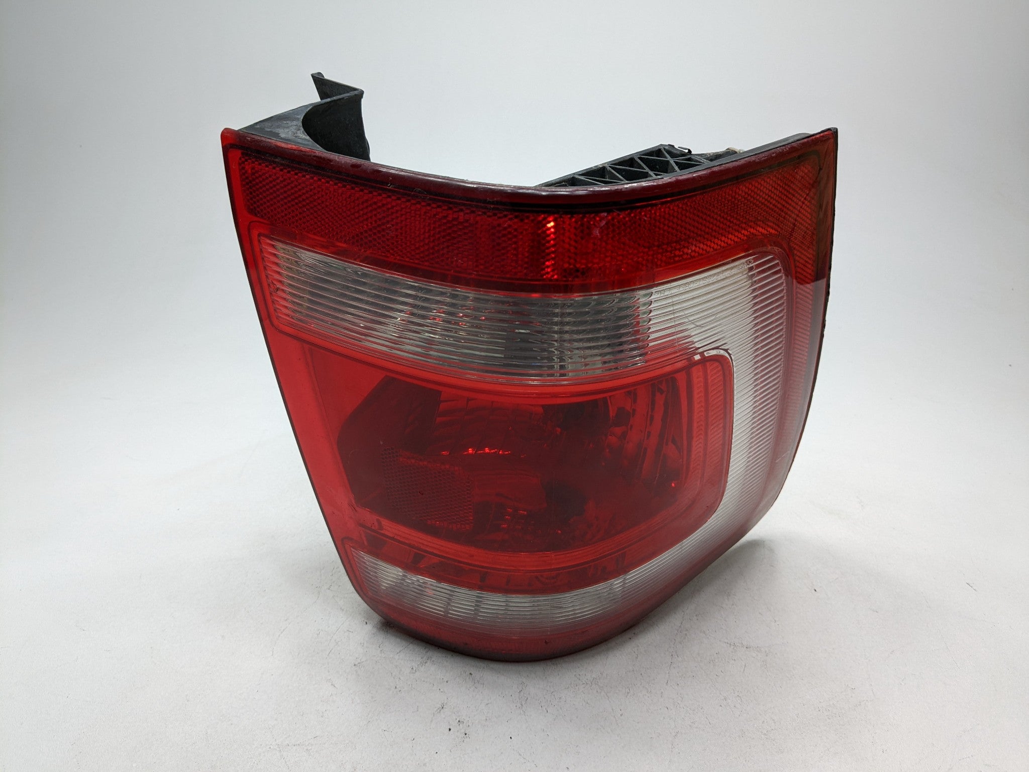 2008 - 2012 FORD ESCAPE OEM TAIL LIGHT ASSEMBLY REAR LEFT DRIVER SIDE