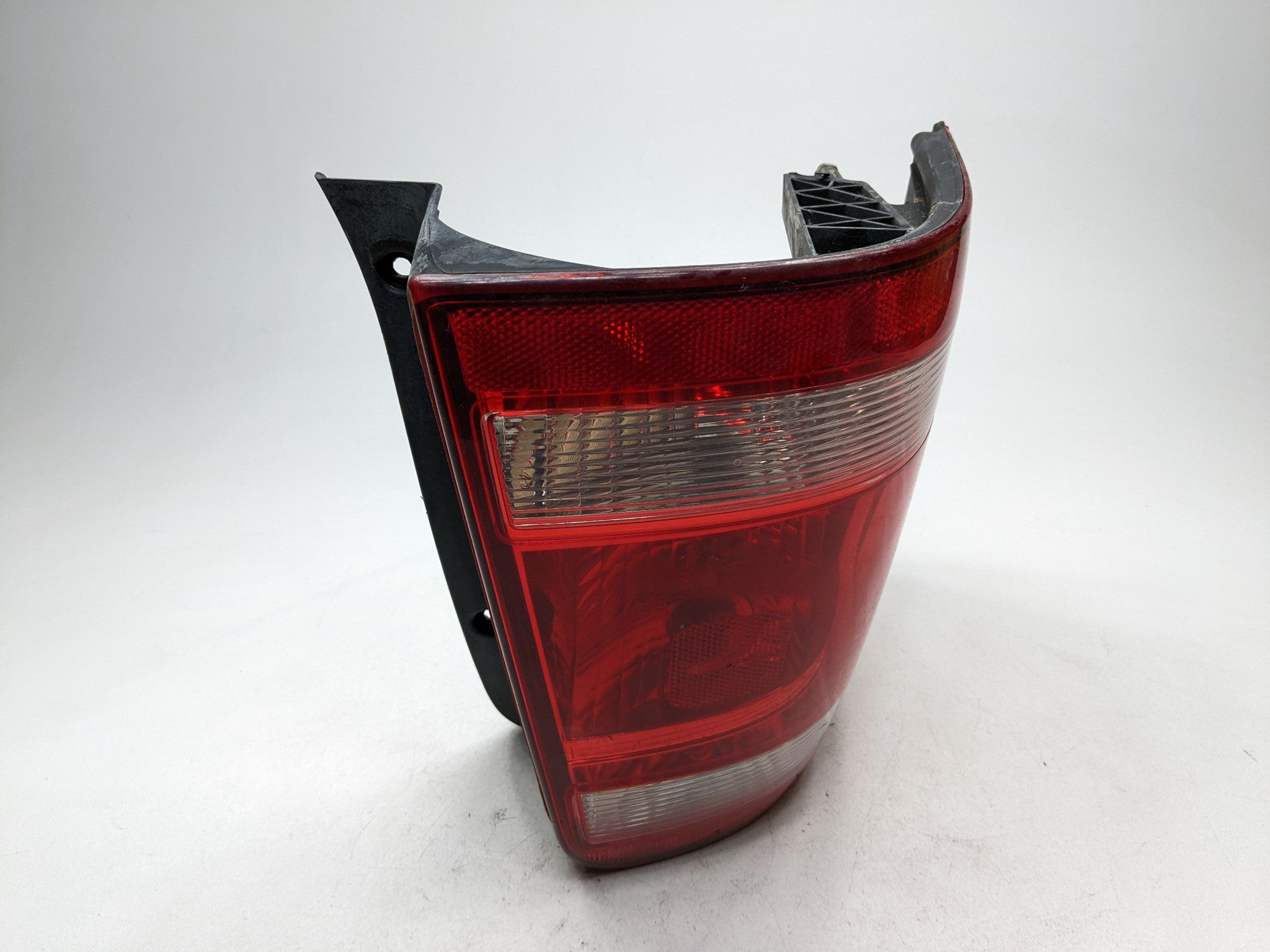 2008 - 2012 FORD ESCAPE OEM TAIL LIGHT ASSEMBLY REAR LEFT DRIVER SIDE