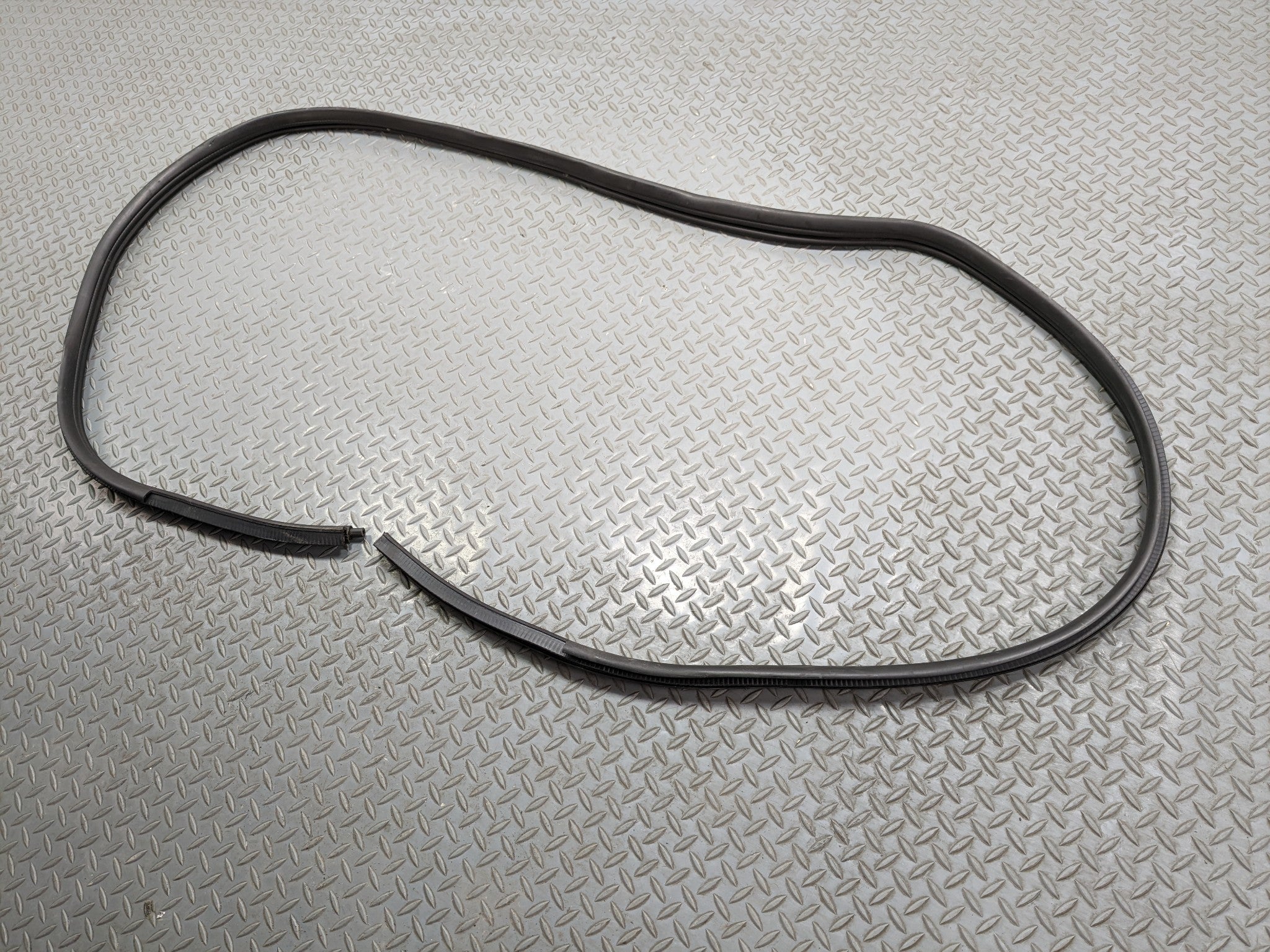 2008 - 2012 FORD ESCAPE OEM DOOR SEAL WEATHER STRIPPING RUBBER FRONT RIGHT SIDE