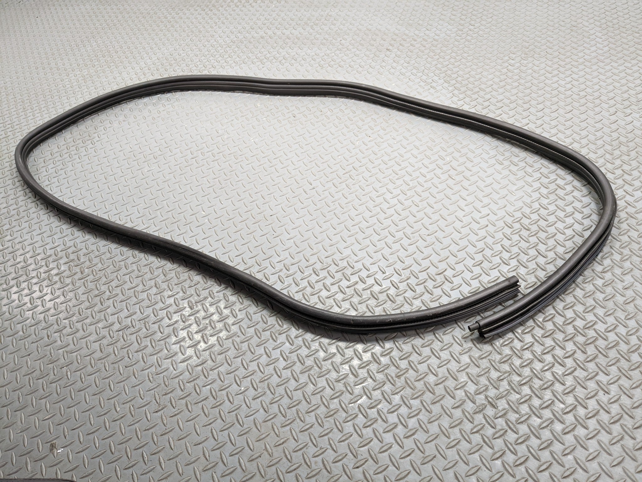 2008 - 2012 FORD ESCAPE OEM DOOR SEAL WEATHER STRIPPING RUBBER FRONT RIGHT SIDE