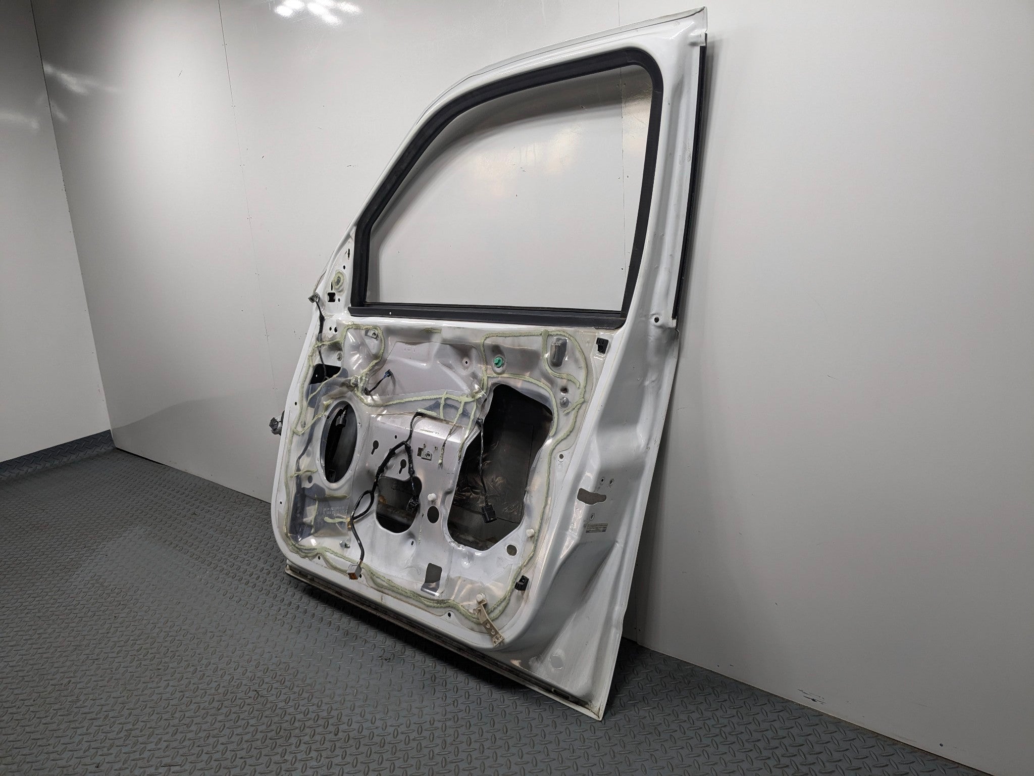 2008 - 2012 FORD ESCAPE OEM DOOR SHELL PANEL FRONT RIGHT PASSENGER SIDE WHITE