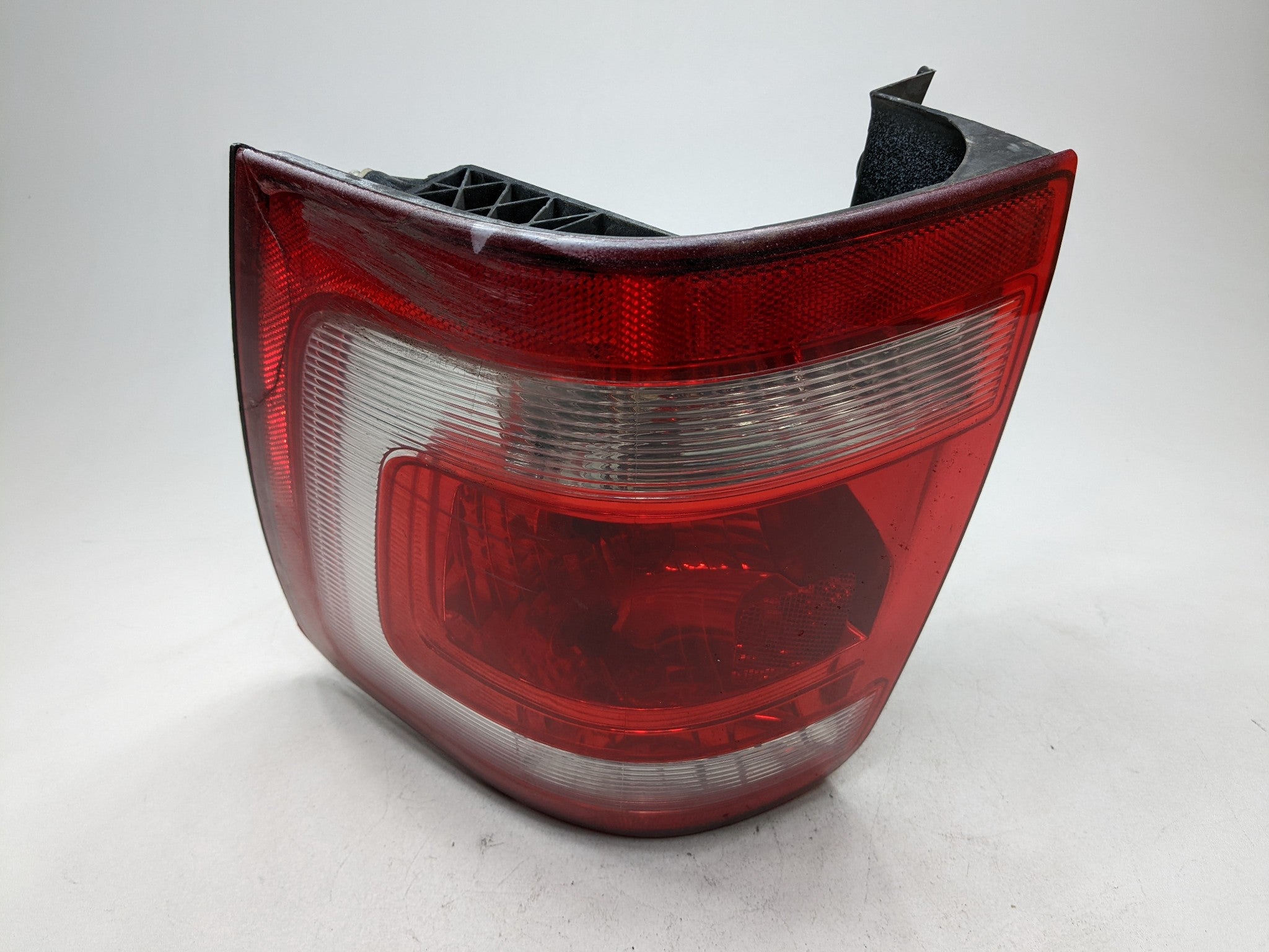2008 - 2012 FORD ESCAPE OEM TAIL LIGHT ASSEMBLY REAR RIGHT PASSENGER SIDE