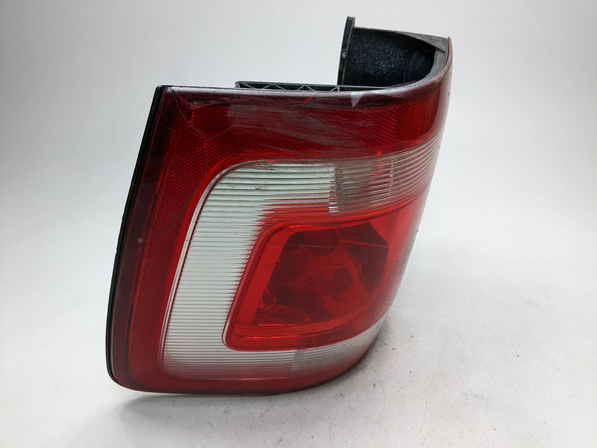 2008 - 2012 FORD ESCAPE OEM TAIL LIGHT ASSEMBLY REAR RIGHT PASSENGER SIDE