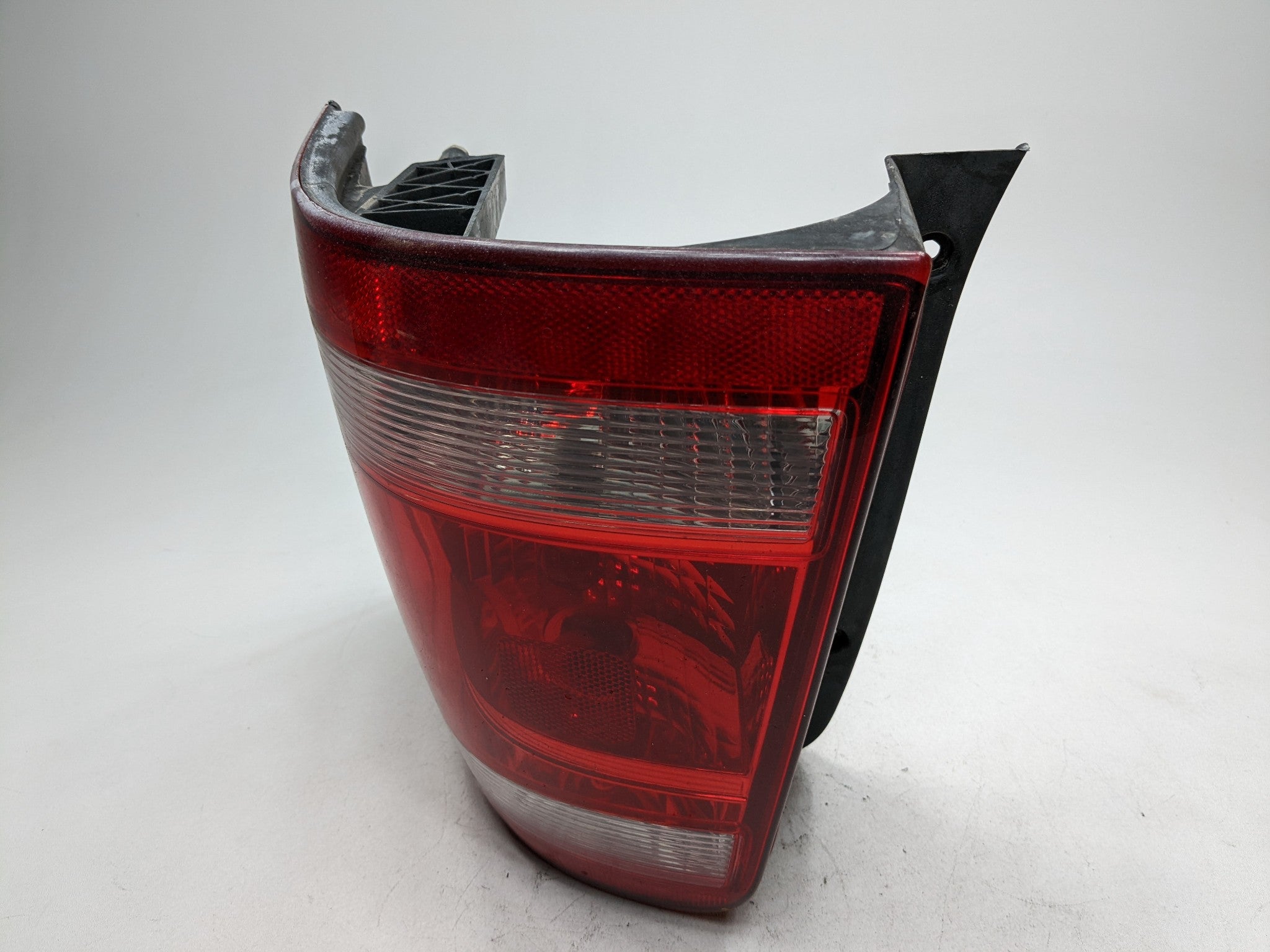 2008 - 2012 FORD ESCAPE OEM TAIL LIGHT ASSEMBLY REAR RIGHT PASSENGER SIDE