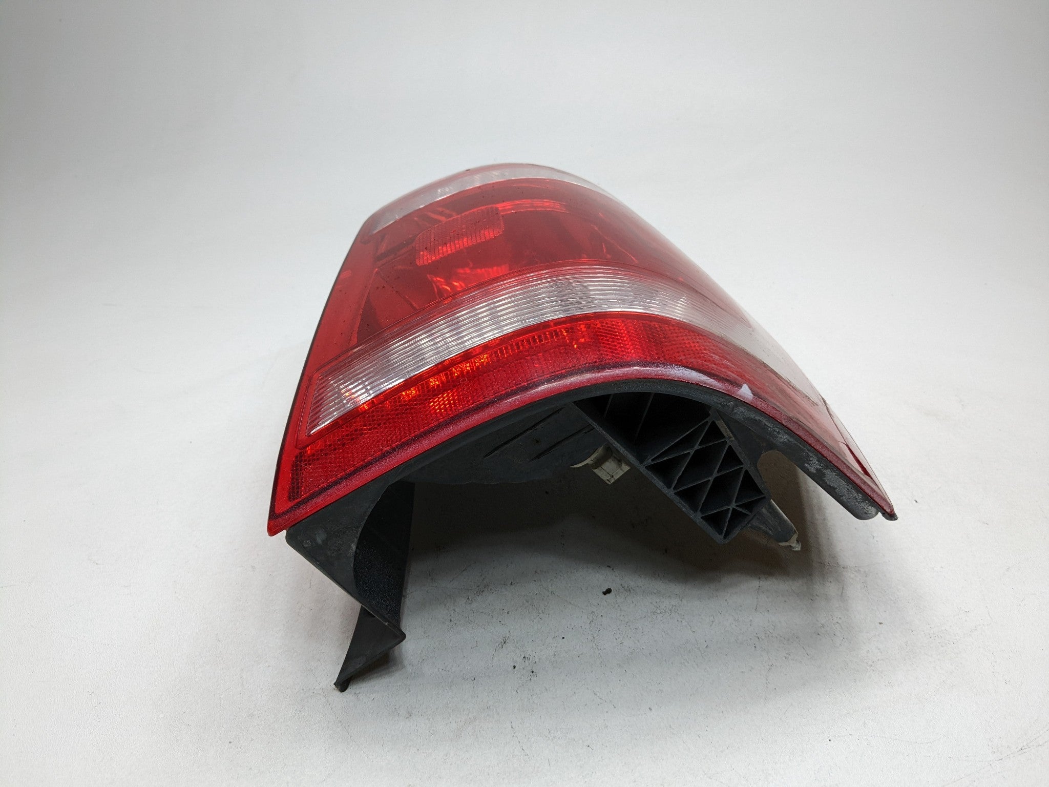 2008 - 2012 FORD ESCAPE OEM TAIL LIGHT ASSEMBLY REAR RIGHT PASSENGER SIDE