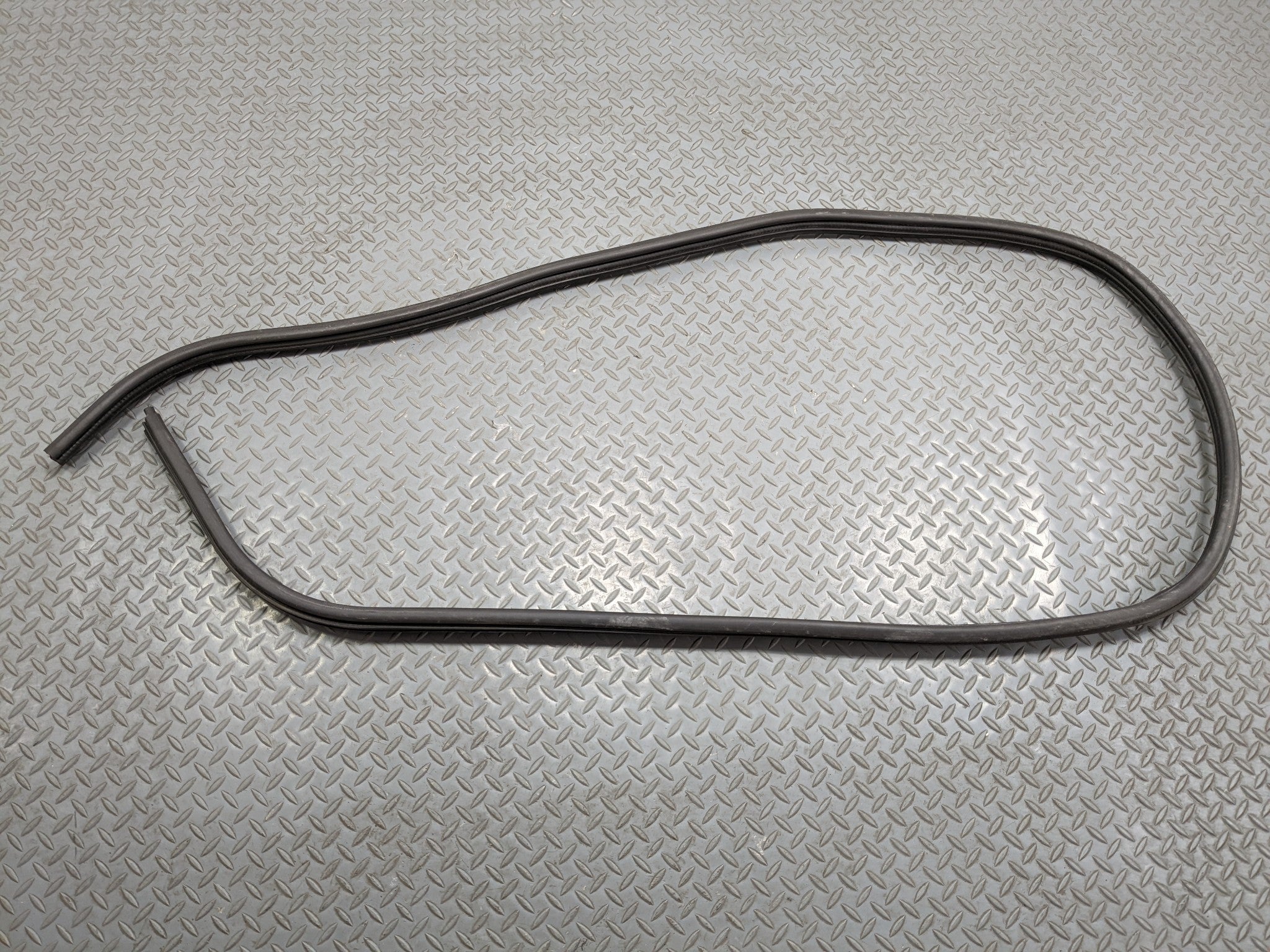 2008 - 2012 FORD ESCAPE OEM DOOR SEAL WEATHER STRIPPING RUBBER REAR RIGHT SIDE